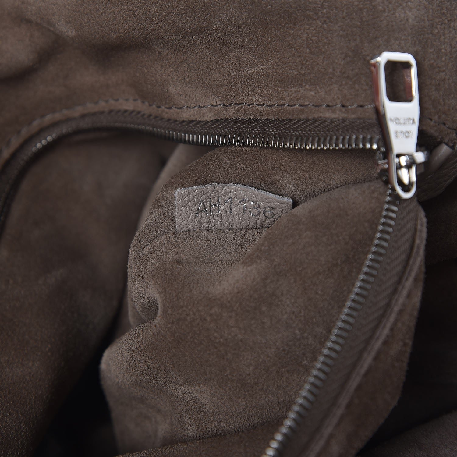 Louis Vuitton Veau Cachemire Soft Lockit PM Galet 8 of 8