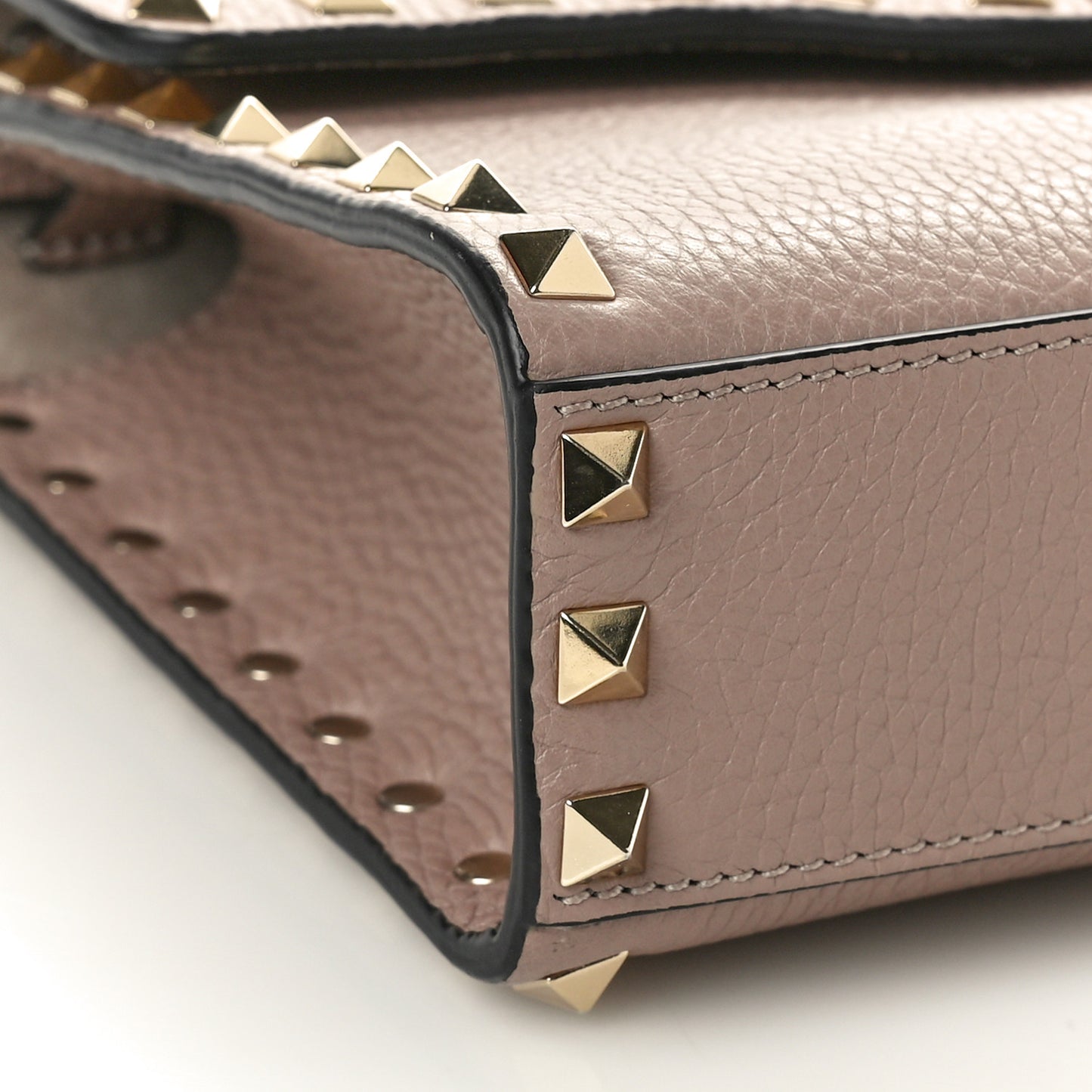 Pebbled Calfskin Medium Rockstud Flip Lock Crossbody Bag Poudre