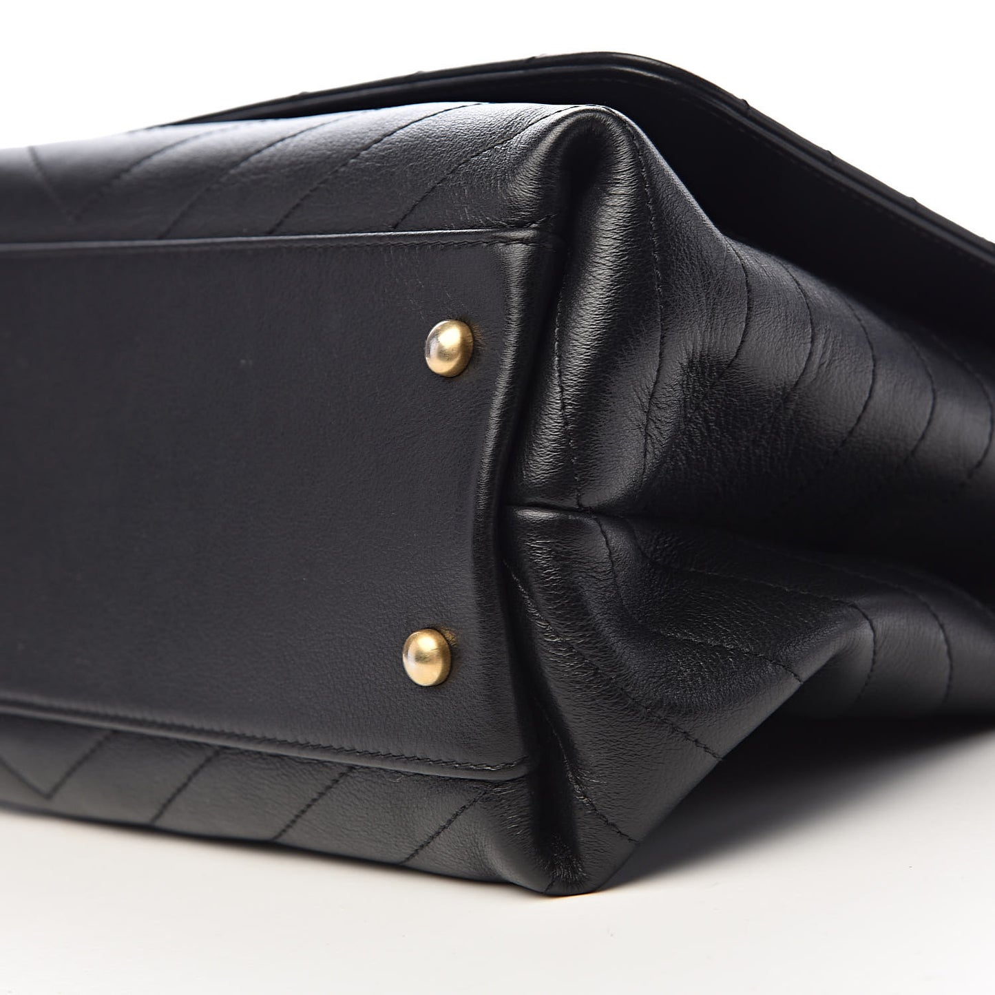 Grained Calfskin Elaphe Stitched Medium Chevron Chic Top Handle Flap Black