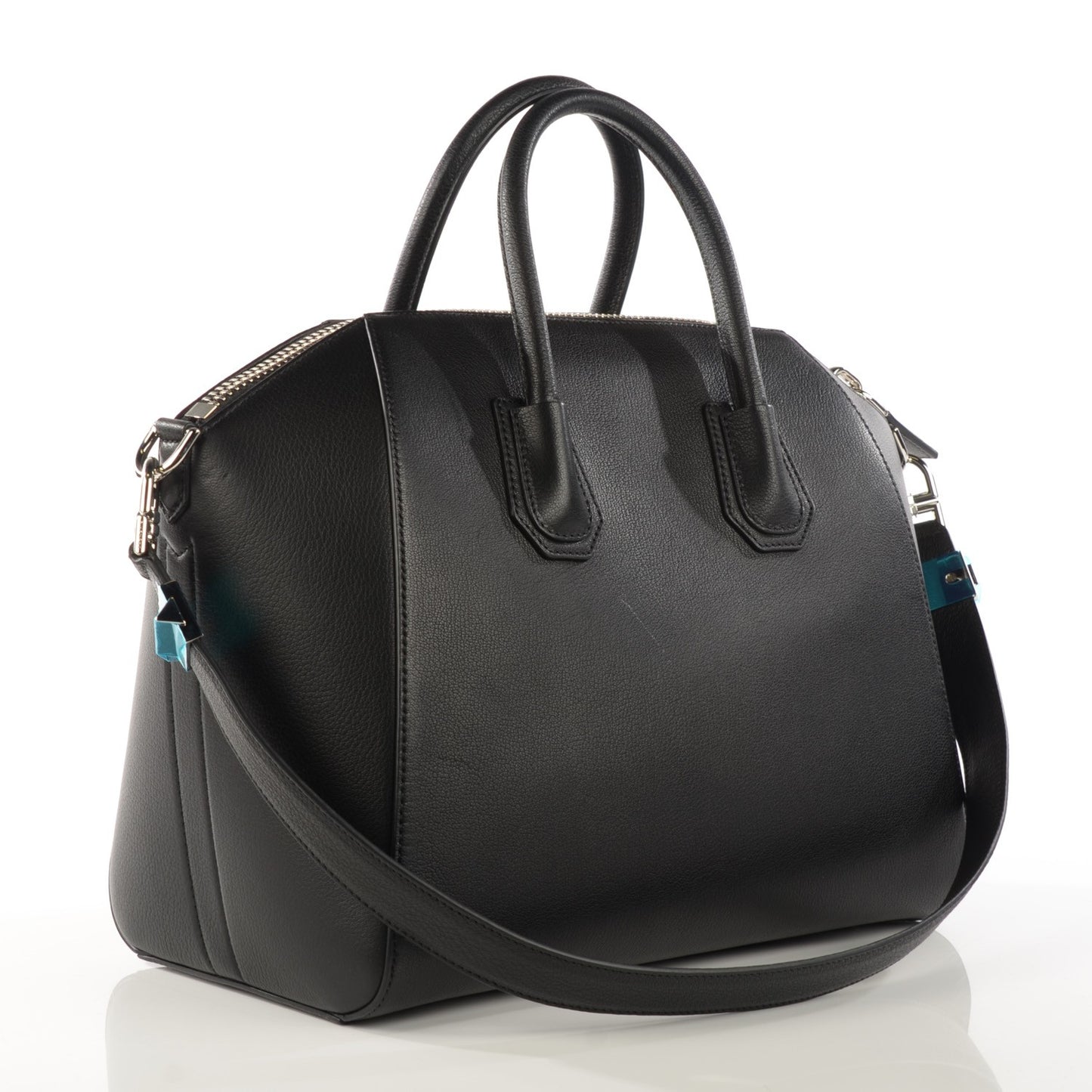 Sugar Goatskin Medium Antigona Black