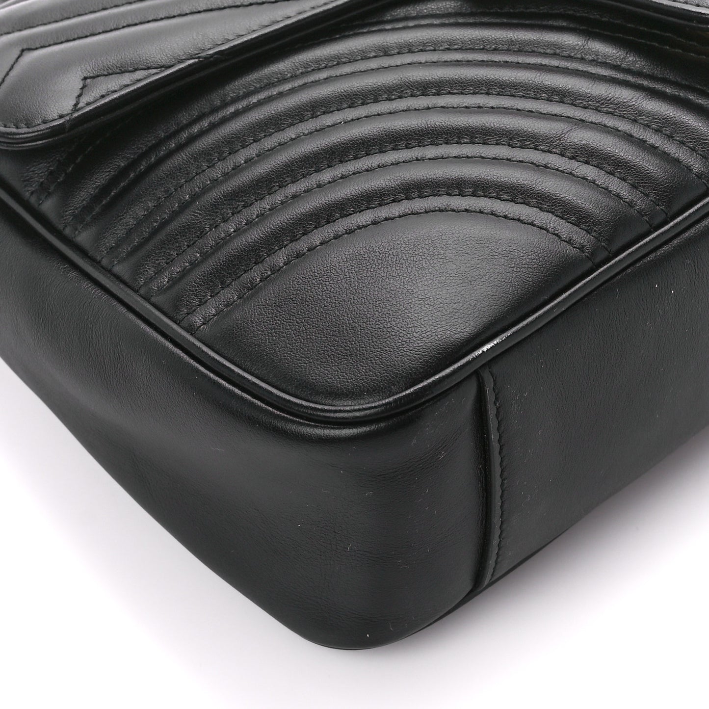 Calfskin Matelasse Medium GG Marmont Shoulder Bag Black