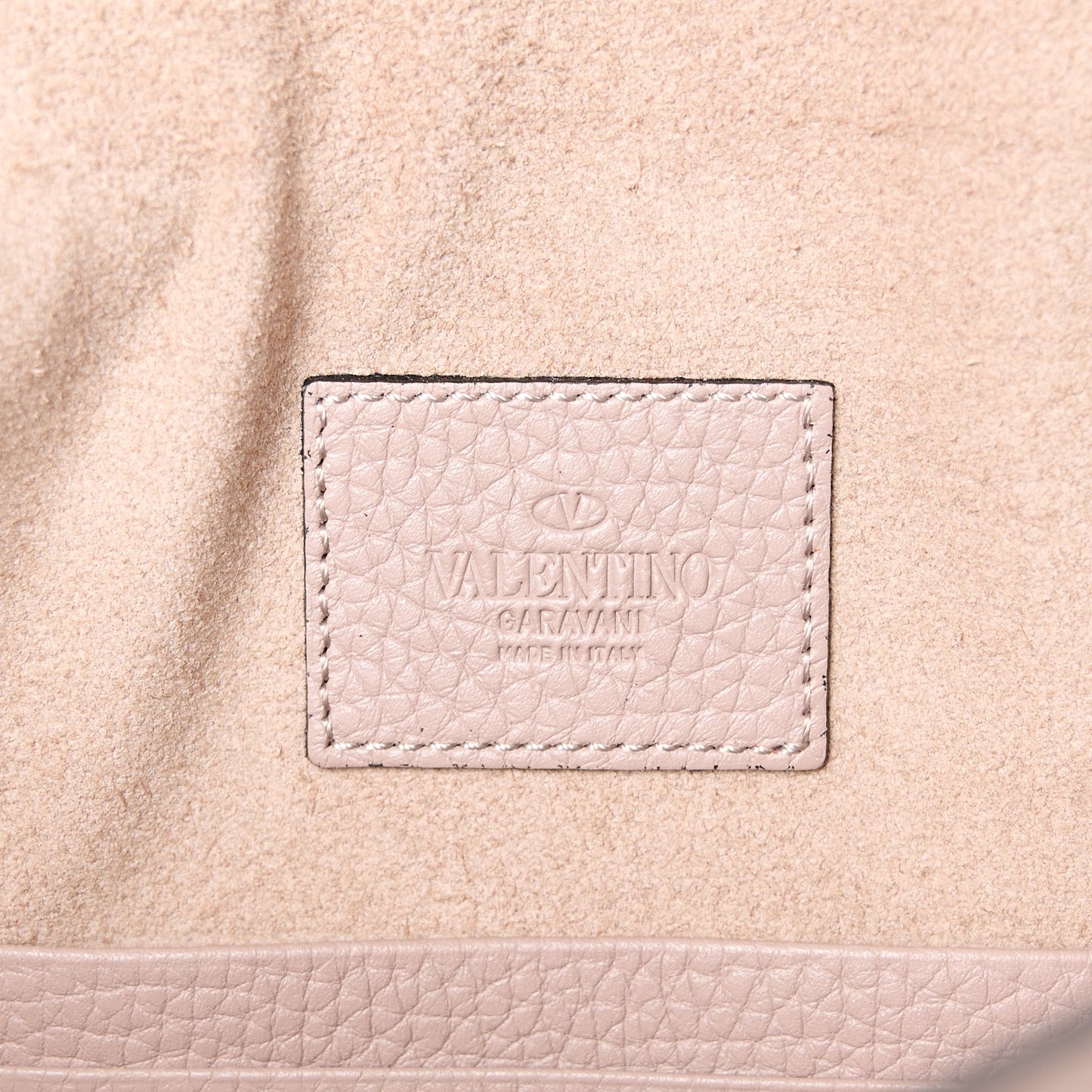 Pebbled Calfskin Large Rockstud Envelope Clutch Poudre