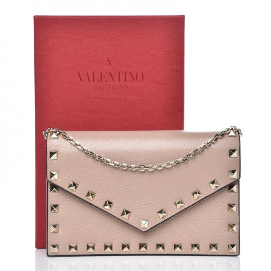 Valentino Garavani Pebbled Calfskin Rockstud Envelope Wallet on Chain Poudre 8 of 8