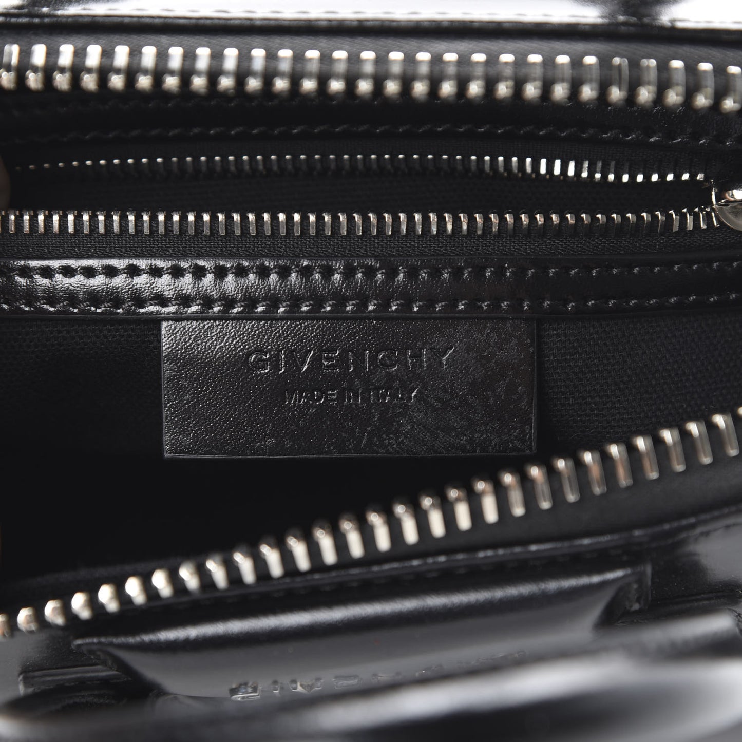 Shiny Lord Calfskin Mini Antigona Black