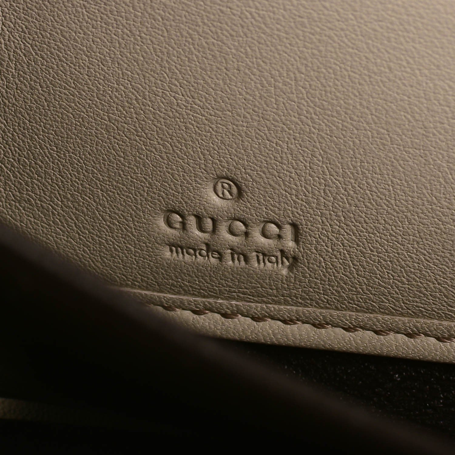 Gucci Guccissima Metal Bar Zip Around Wallet Off White 6 of 7
