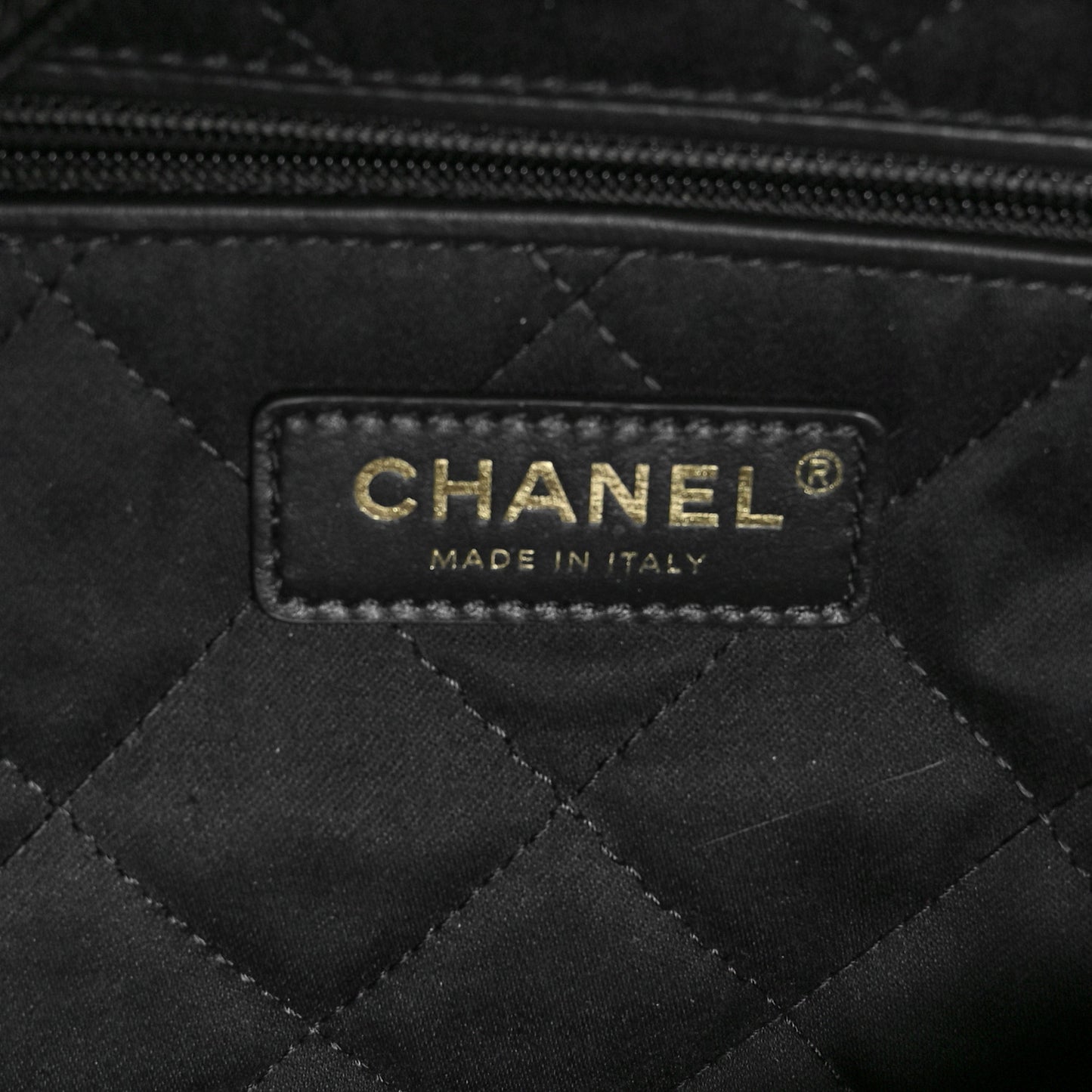 Shiny Caviar Quilted Monochrome Small Chanel 22 Black