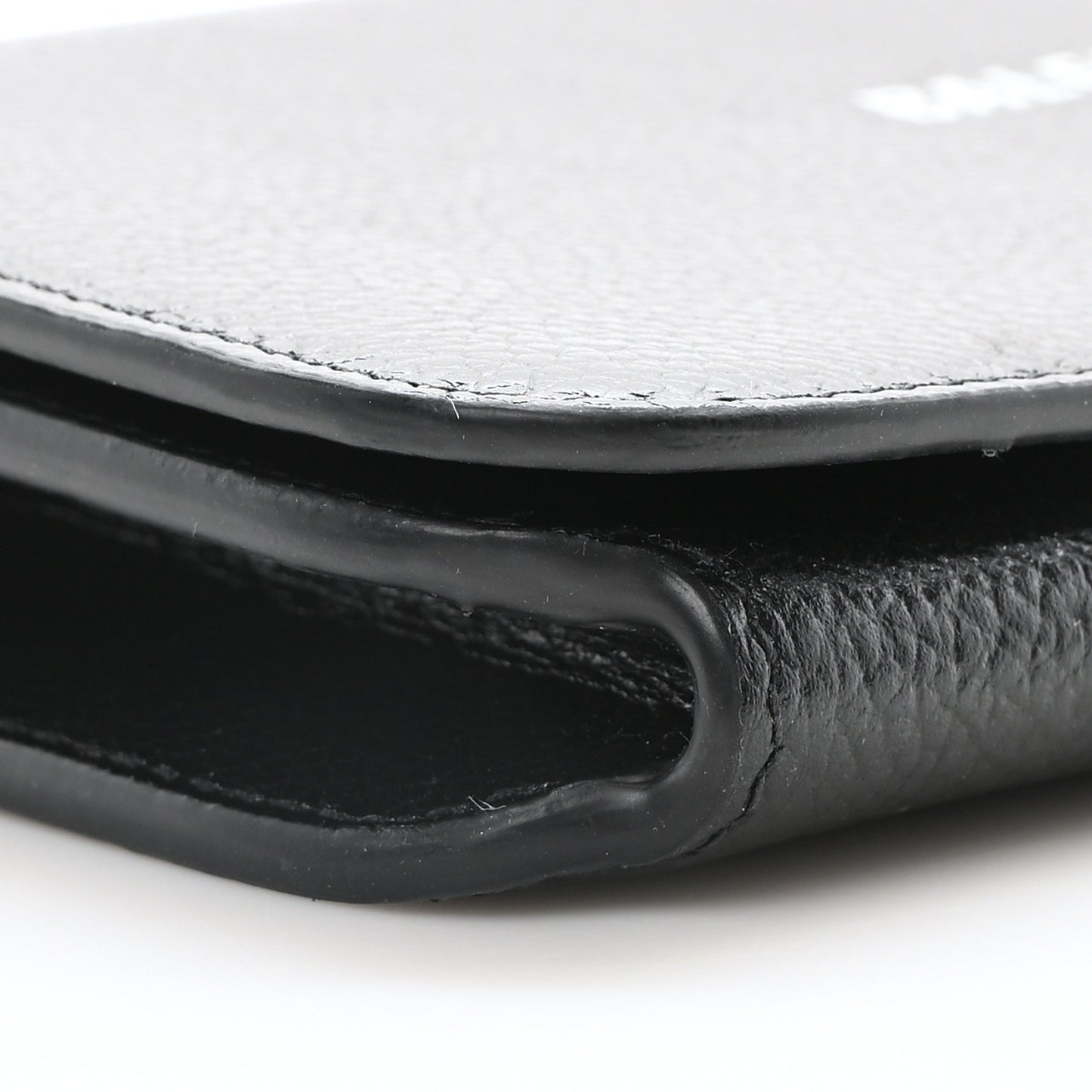 Grained Calfskin Logo Cash Phone Holder Wallet On Chain Black White