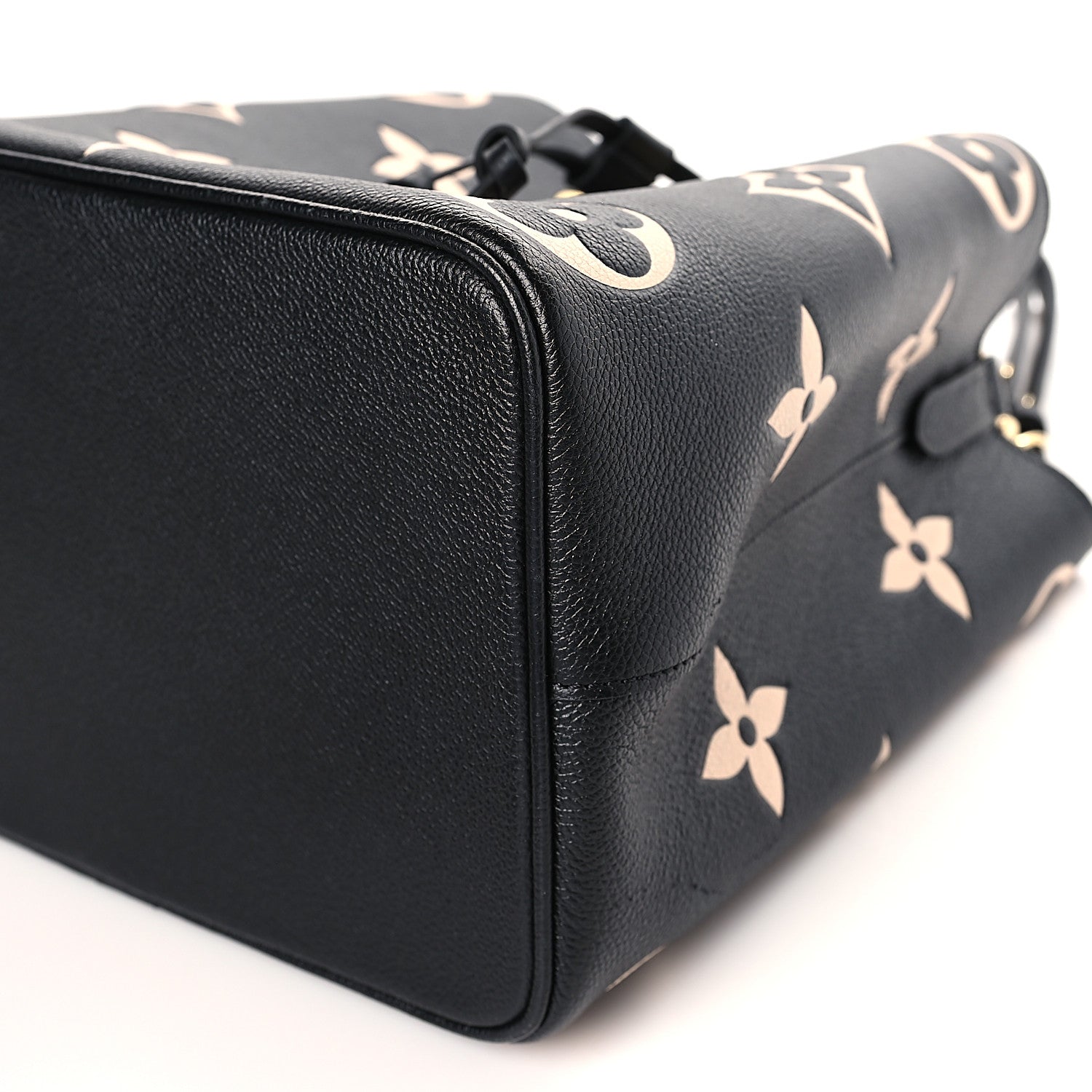 Louis Vuitton Empreinte Monogram Giant Neonoe MM Black Beige 8 of 8