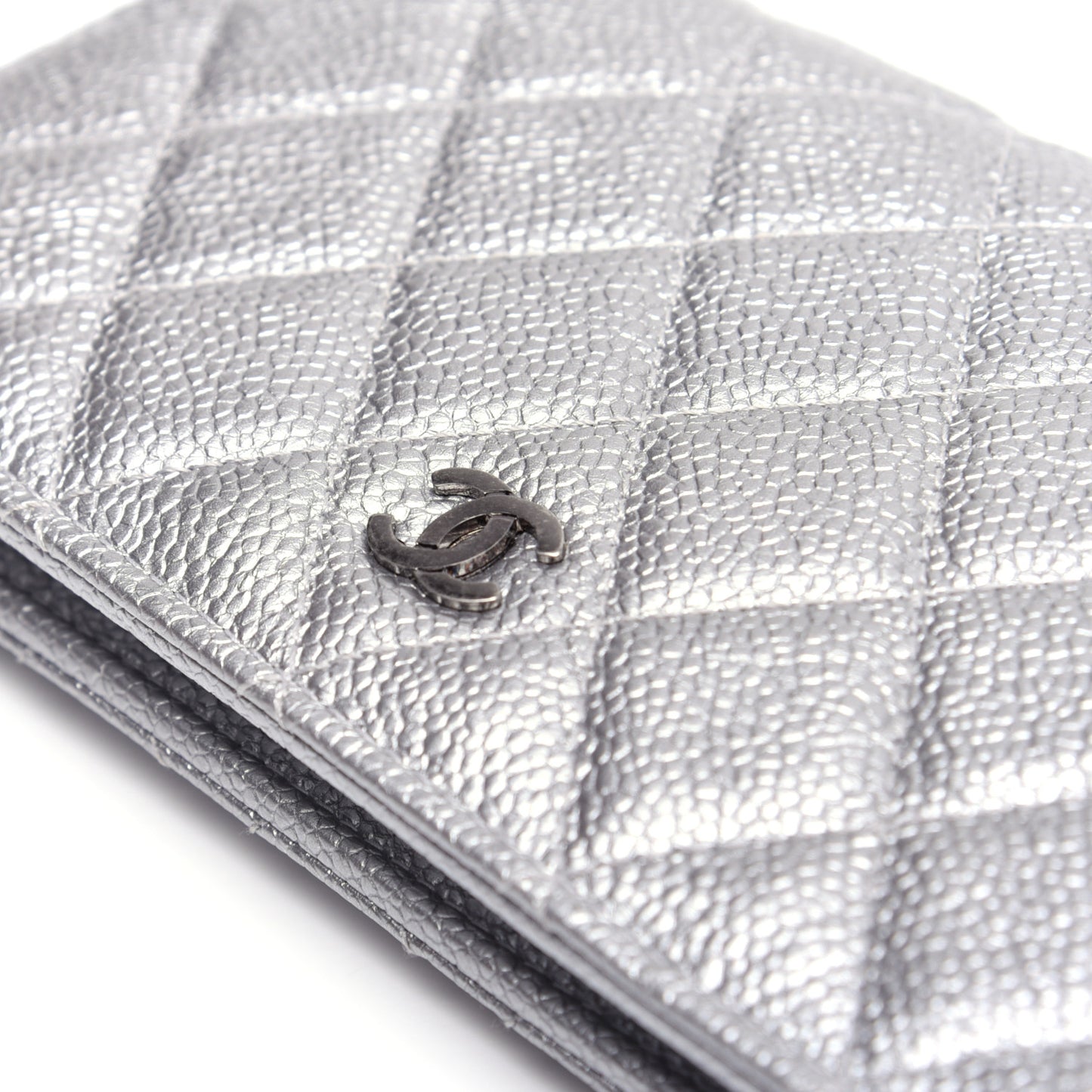 Metallic Caviar Quilted Yen Wallet Silver