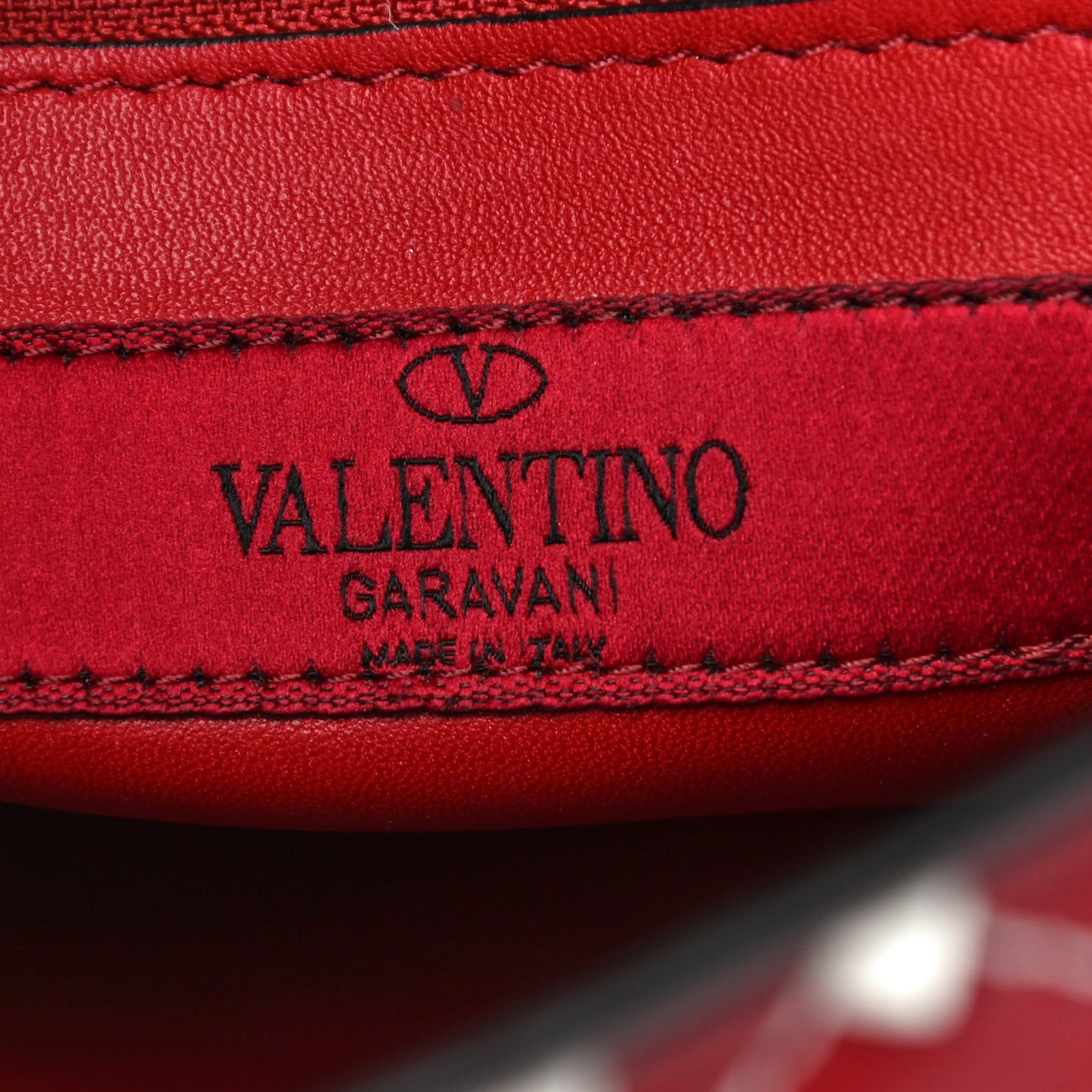 Lambskin Medium Free Rockstud Spike Shoulder Bag Rosso Valentino