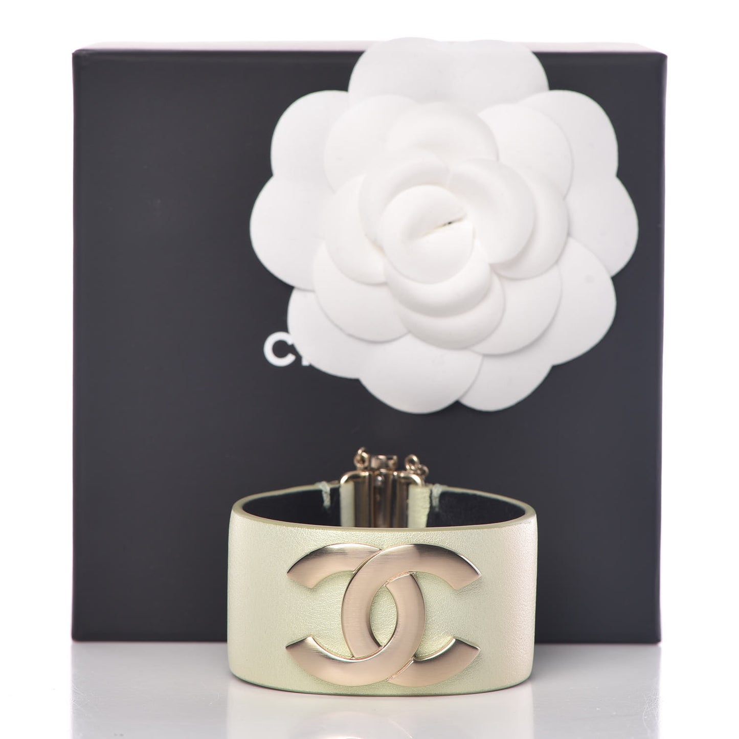 Calfskin CC Wide Cuff S Light Green