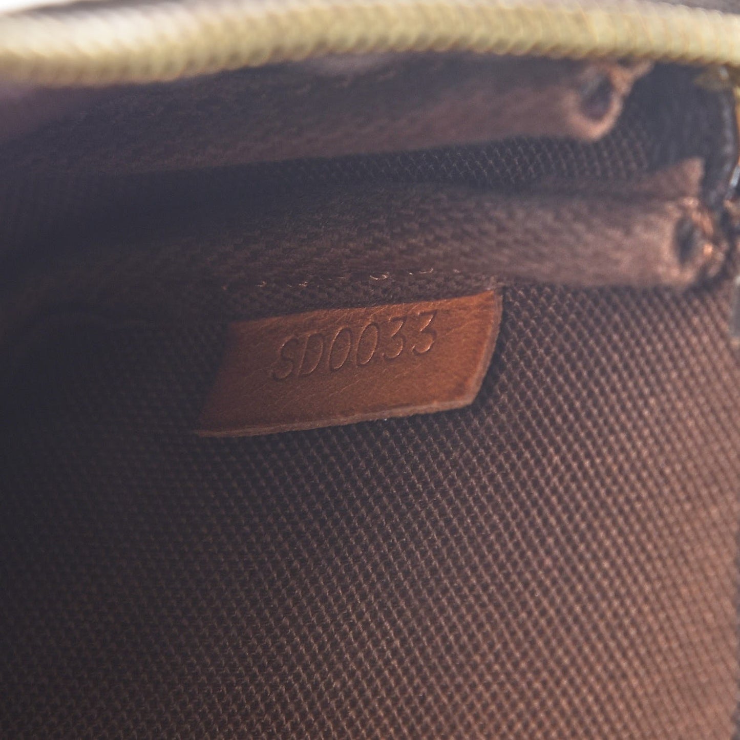 Monogram Petit Bucket 23