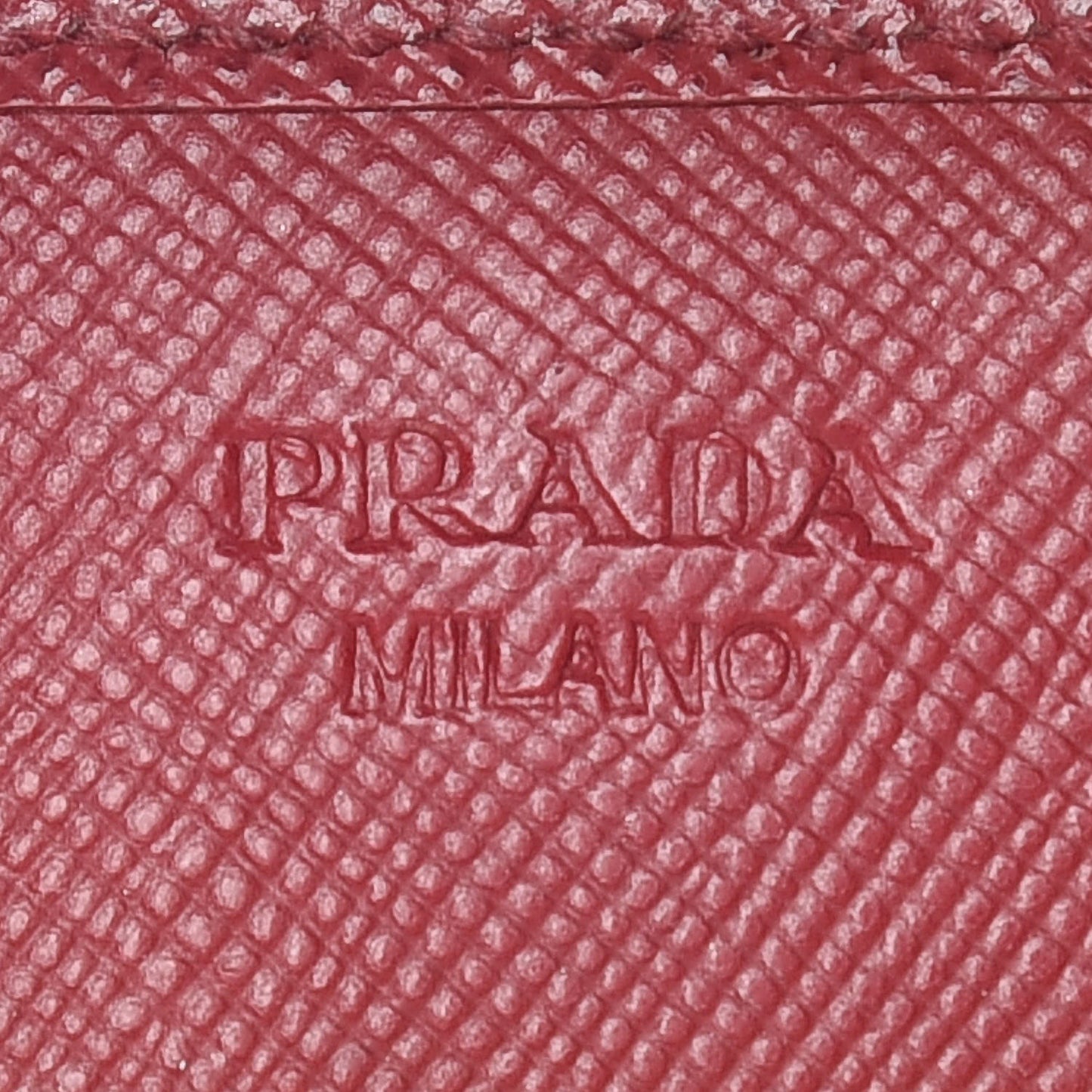 Saffiano Metal Oro Chain Wallet Fuoco