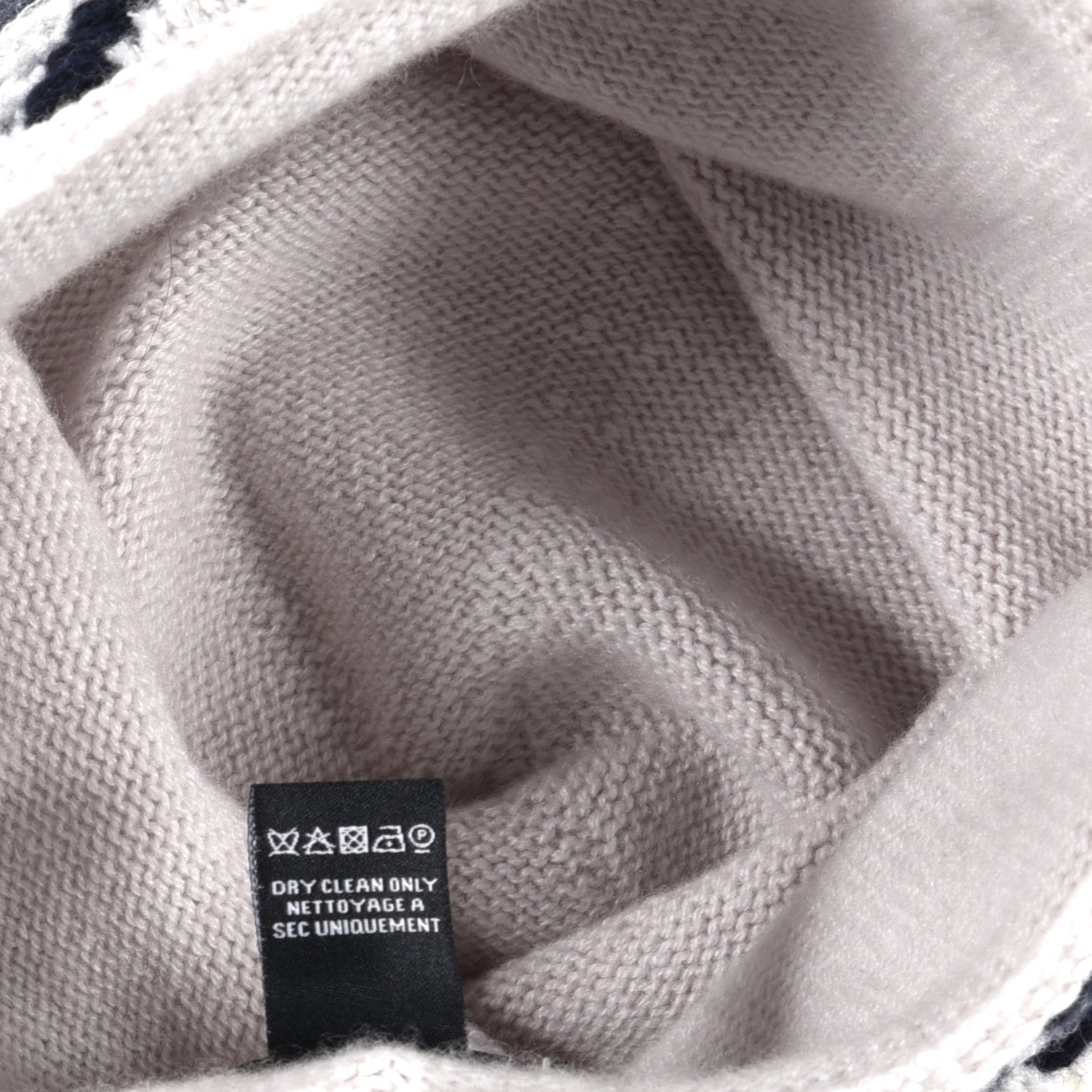 Chanel Cashmere Blend CC Beanie Hat With Gloves Set White Navy Blue 4 of 9