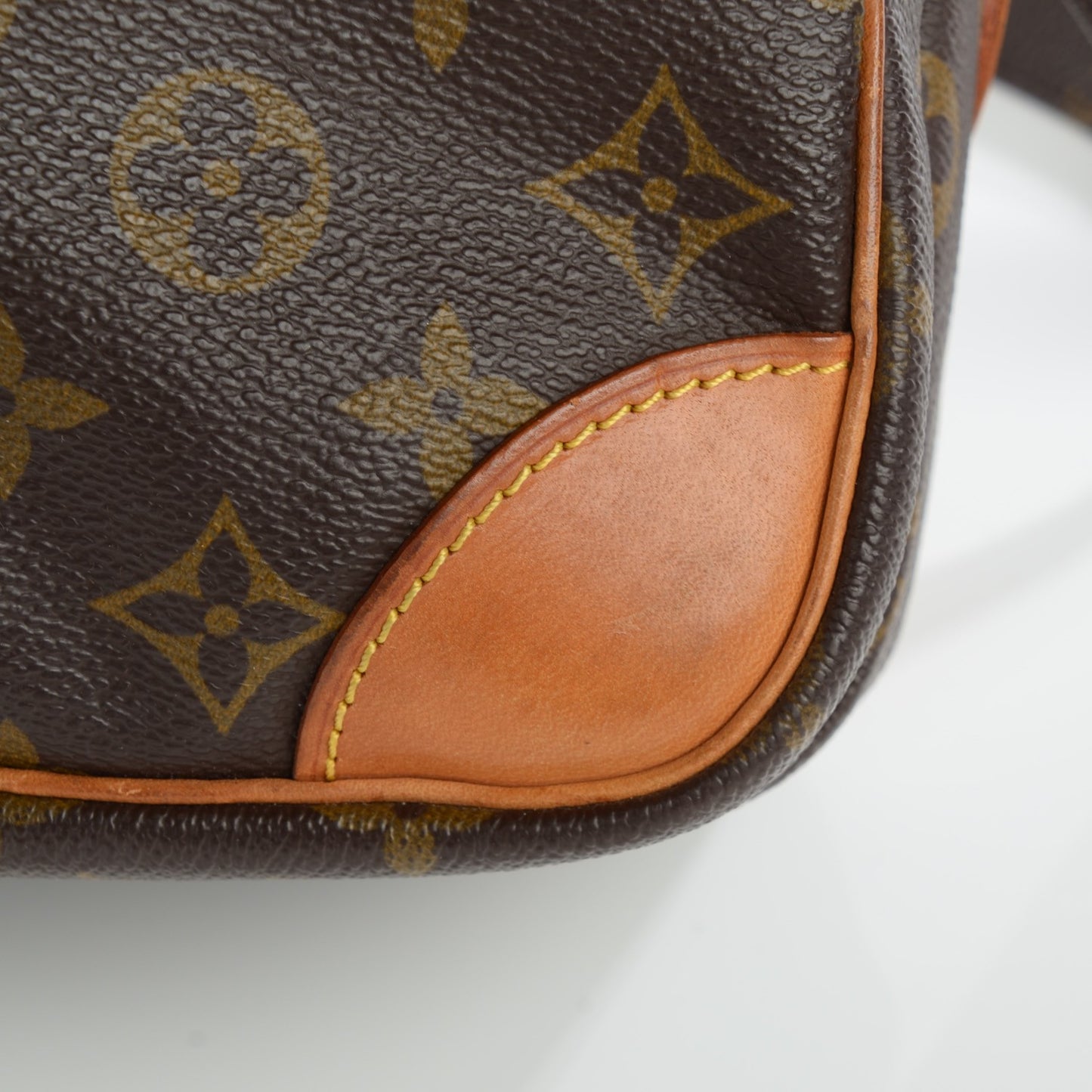 Monogram Nil 28