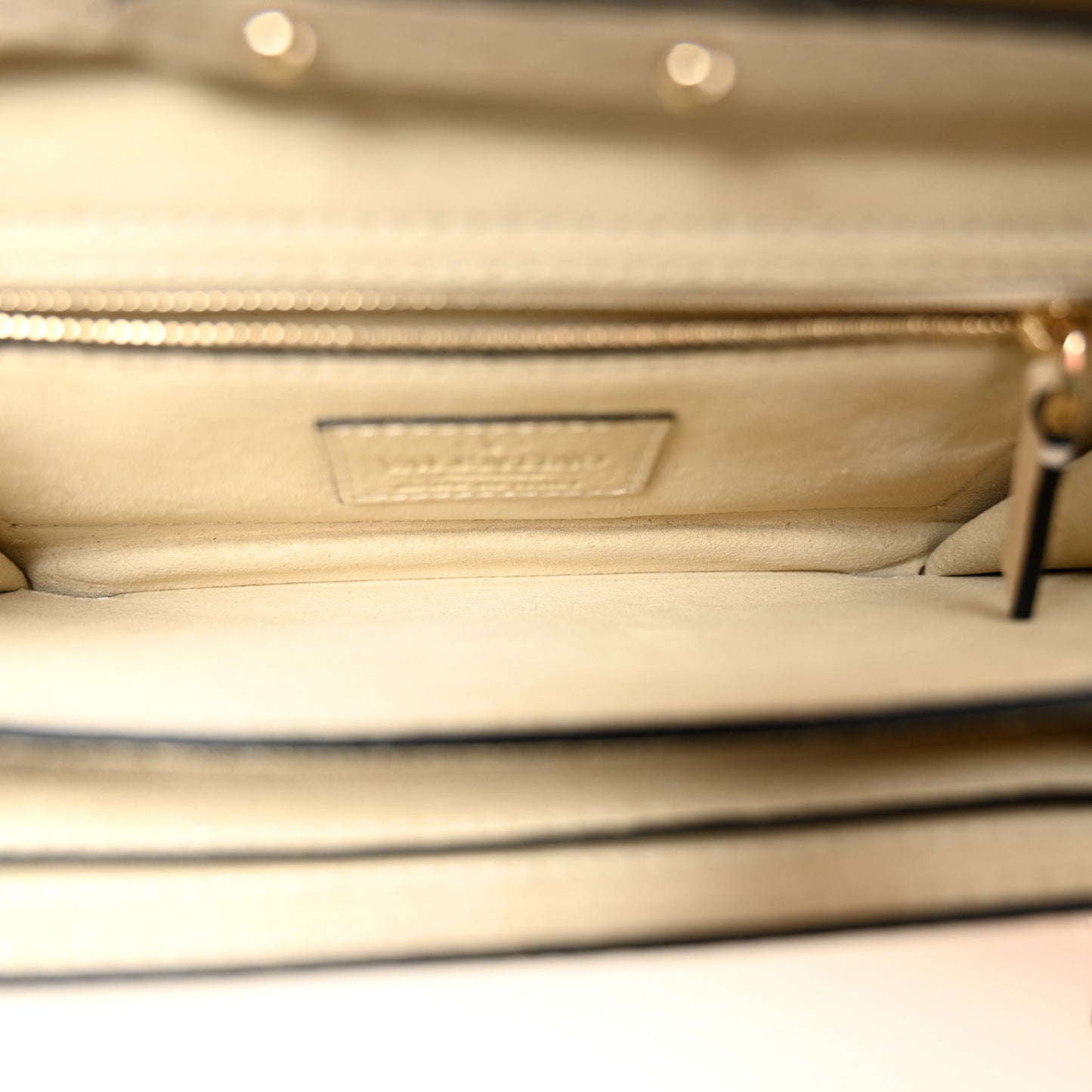 Pebbled Calfskin Rockstud Chain Clutch Light Ivory
