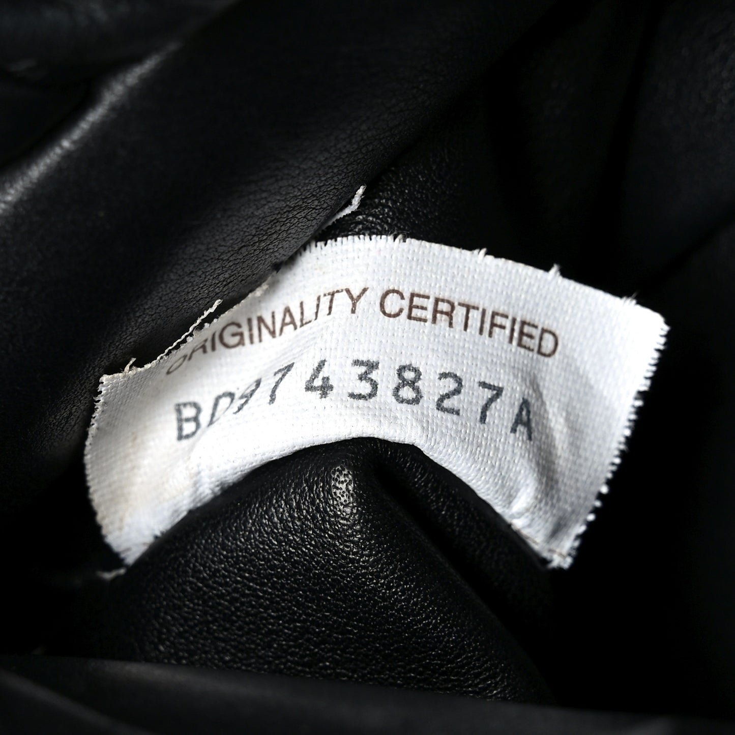Calfskin The Pouch Chain Black