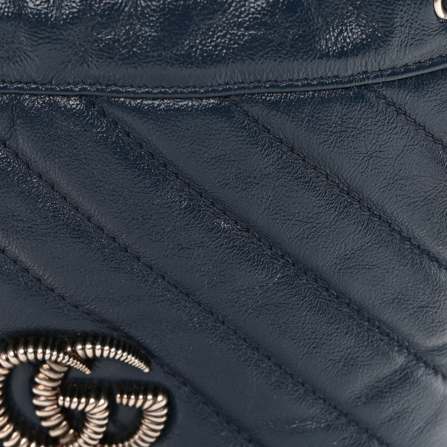 Vintage Effect Calfskin Matelasse Diagonal Mini Torchon GG Marmont 2.0 Bucket Bag Blue Agata Mystic White