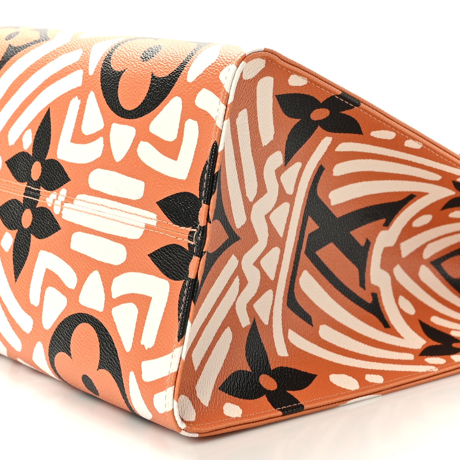 Louis Vuitton Monogram Giant Crafty Onthego GM Crème Caramel 8 of 8