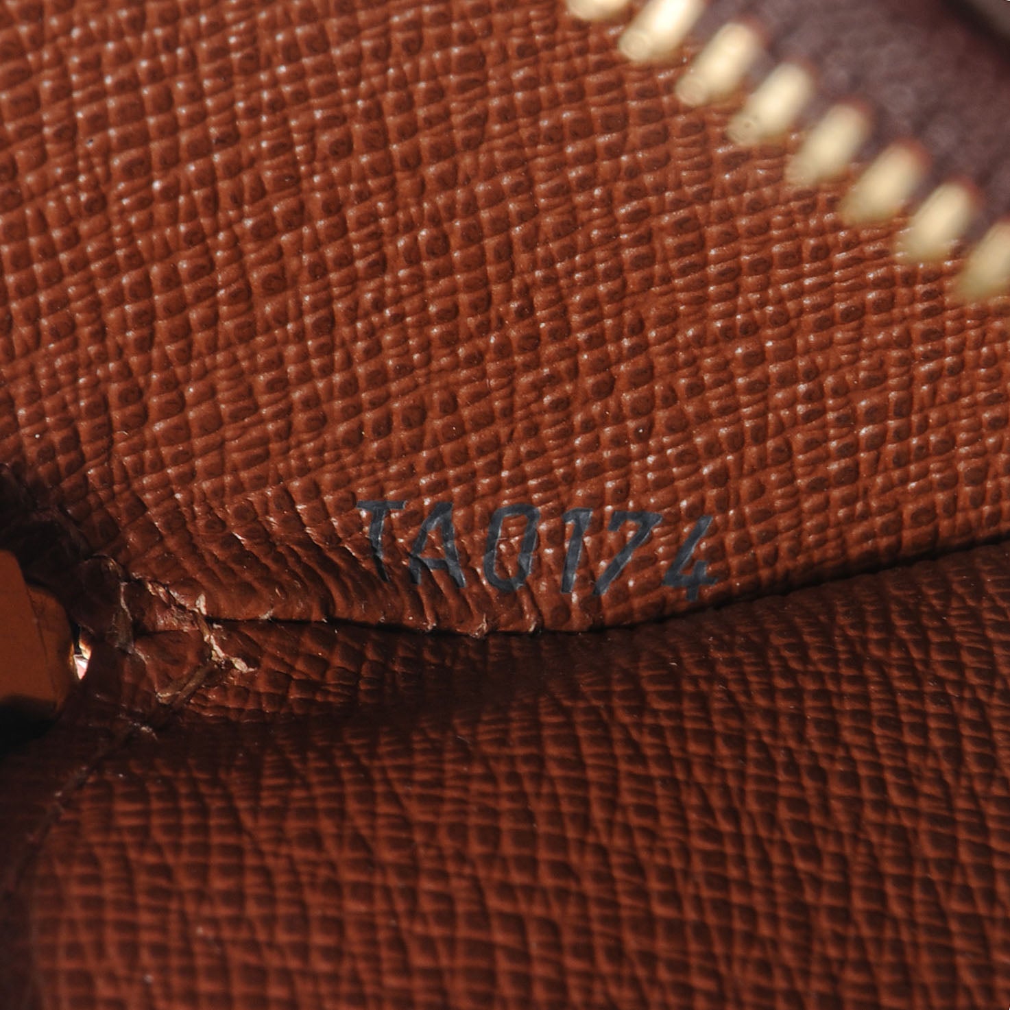 Louis Vuitton Monogram Round Coin Purse 8 of 8