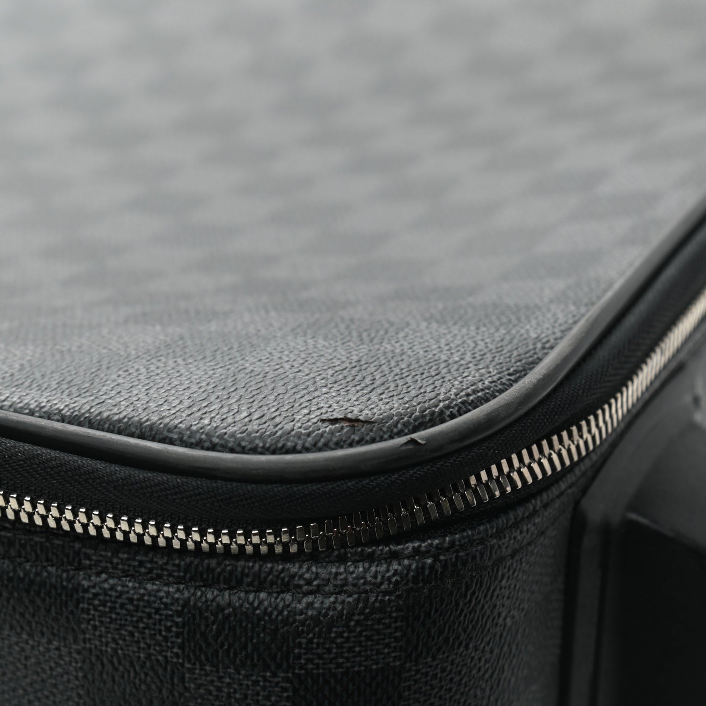 Damier Graphite Pegase 55