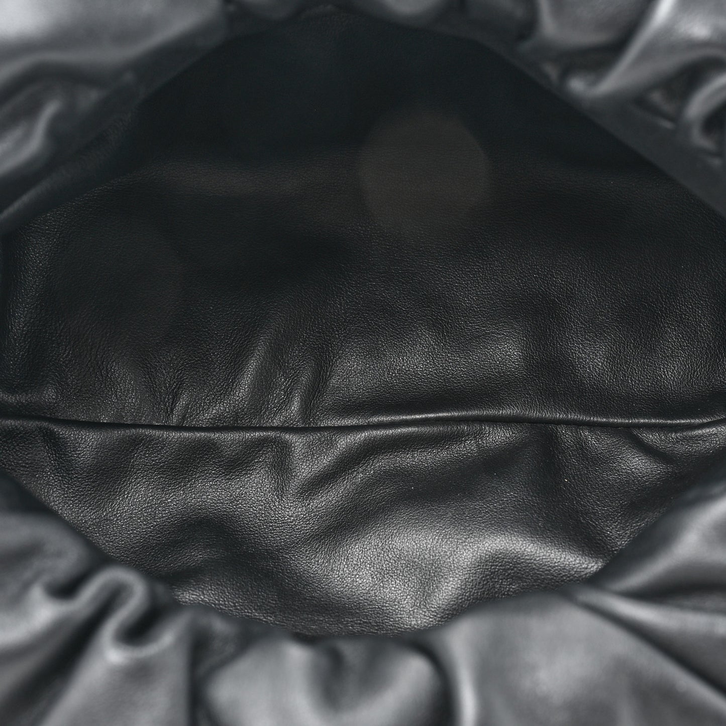 Calfskin The Pouch Chain Black