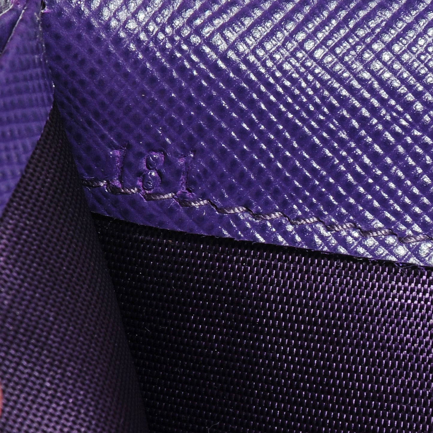 Saffiano Metal Oro Chain Wallet Viola