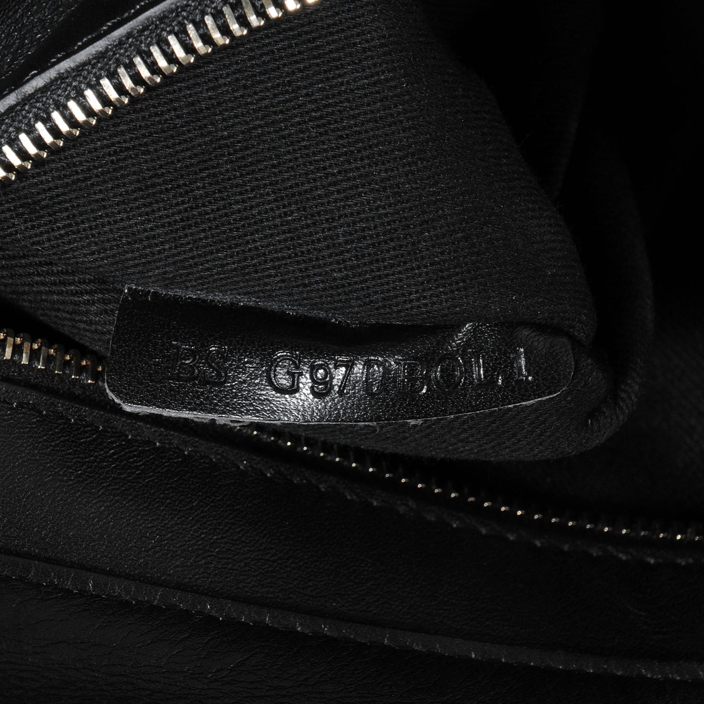 Vitello Medium Rockstud Tote Black