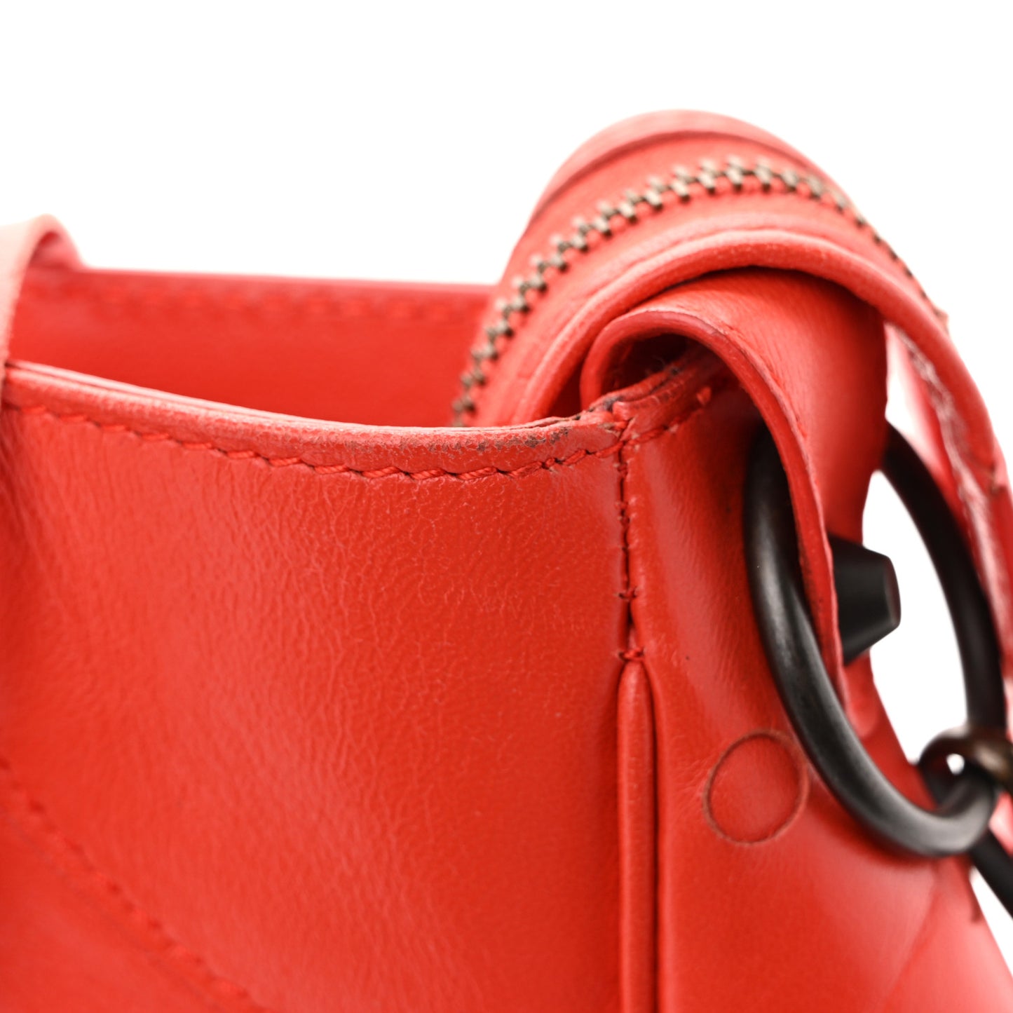 Agneau Perforated Classic Hardware Velo Rouge Grenade