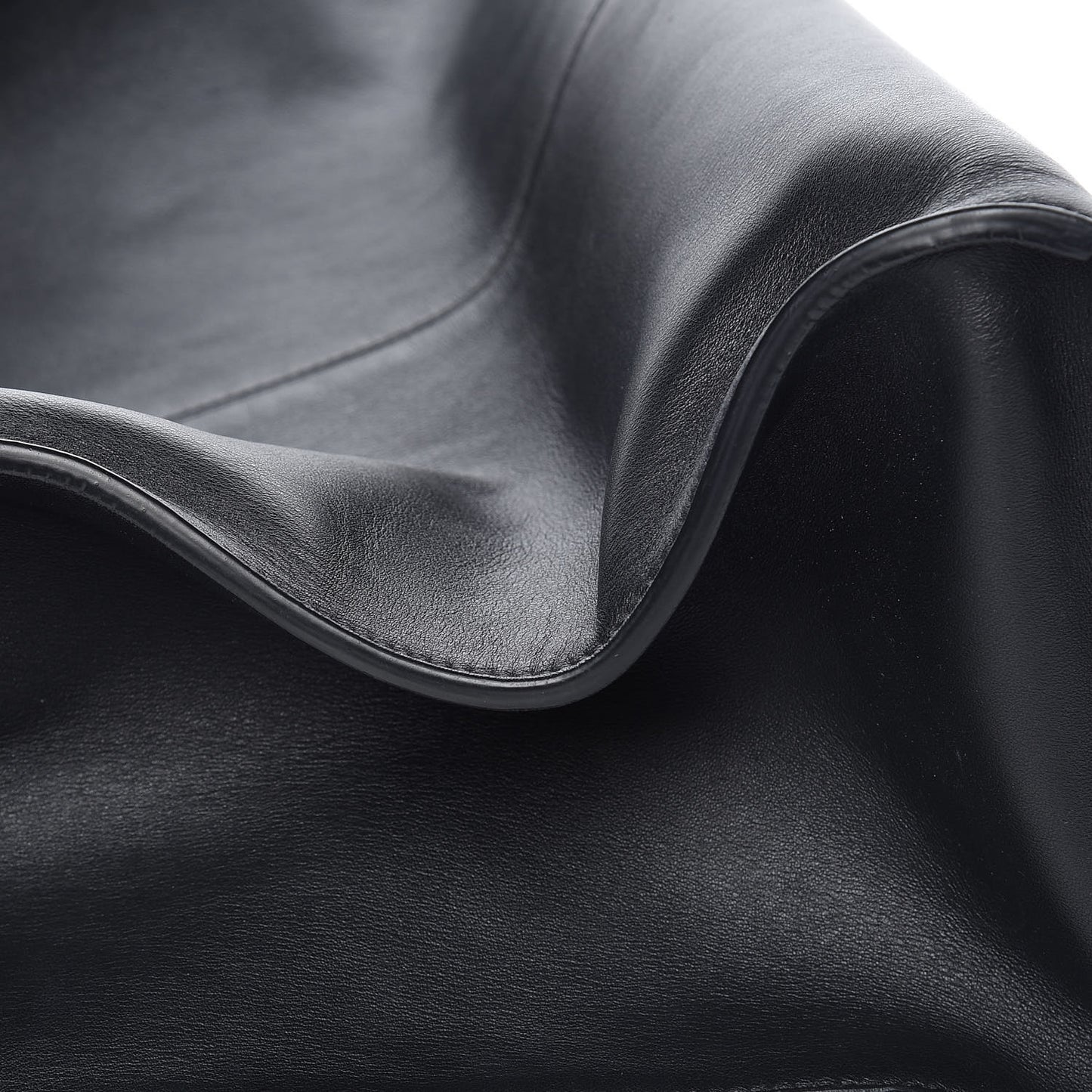 Vitello Seta Century Large Peekaboo X-Lite Black Fragola