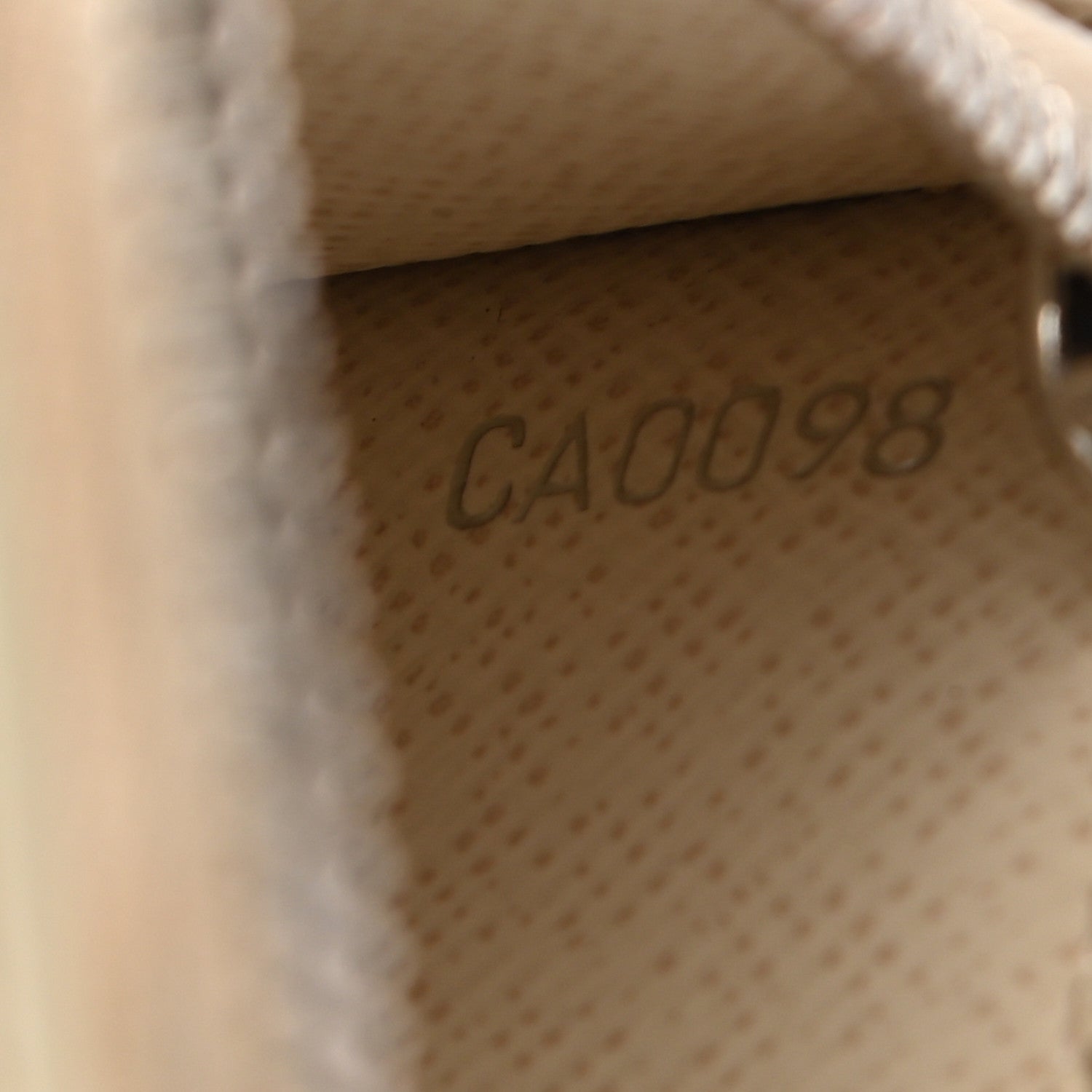 Louis Vuitton Epi Key Pouch Ivory 7 of 10