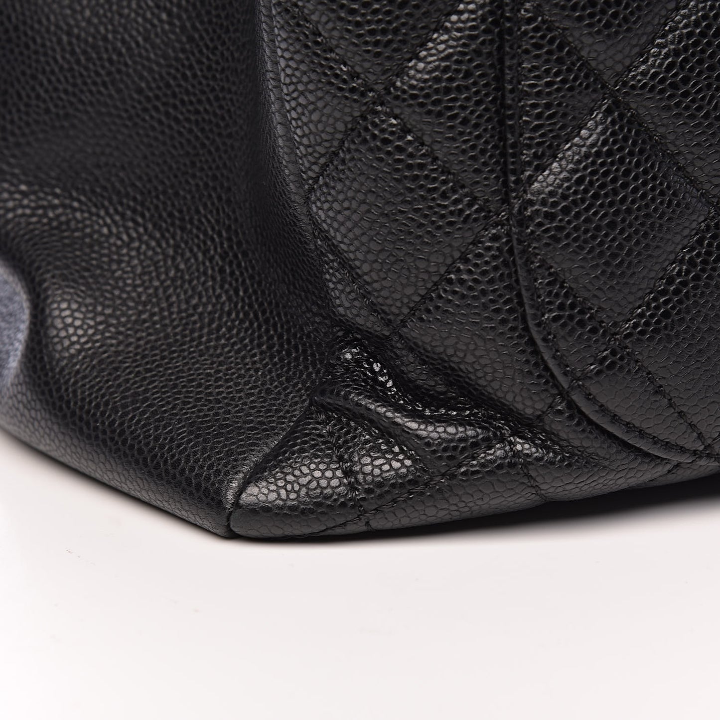 Caviar Quilted XL Grand Shopping Tote GST Black