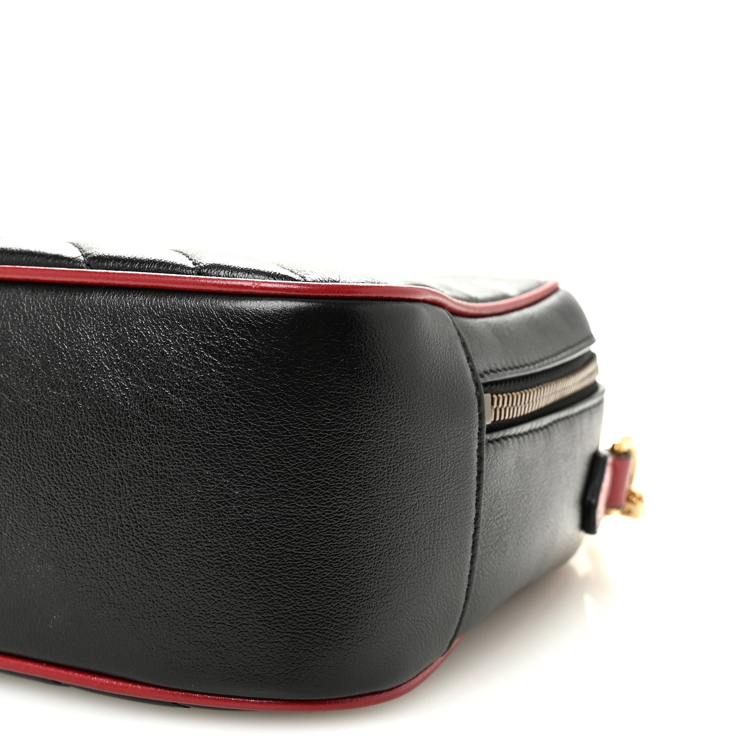 GUCCI GGマーモント ヴィンテージロゴ ボディバッグ Gucci Vintage Effect Calfskin Matelasse Diagonal Small Torchon GG