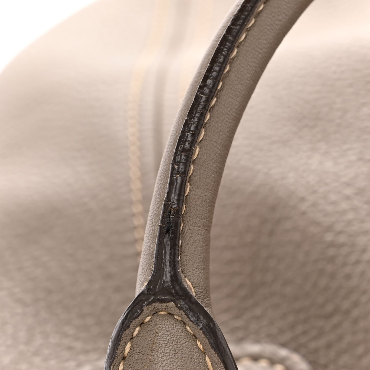 Vitello Daino Shoulder Bag Argilla