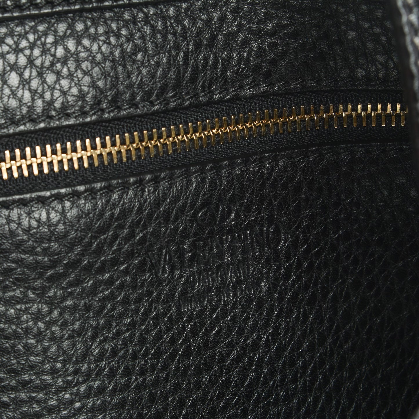 Pebbled Calfskin Large Rockstud Flip-Lock Messenger Bag Black