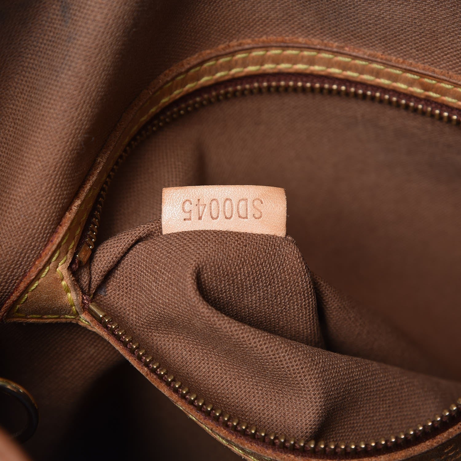 Louis Vuitton Monogram Batignolles Vertical 7 of 16