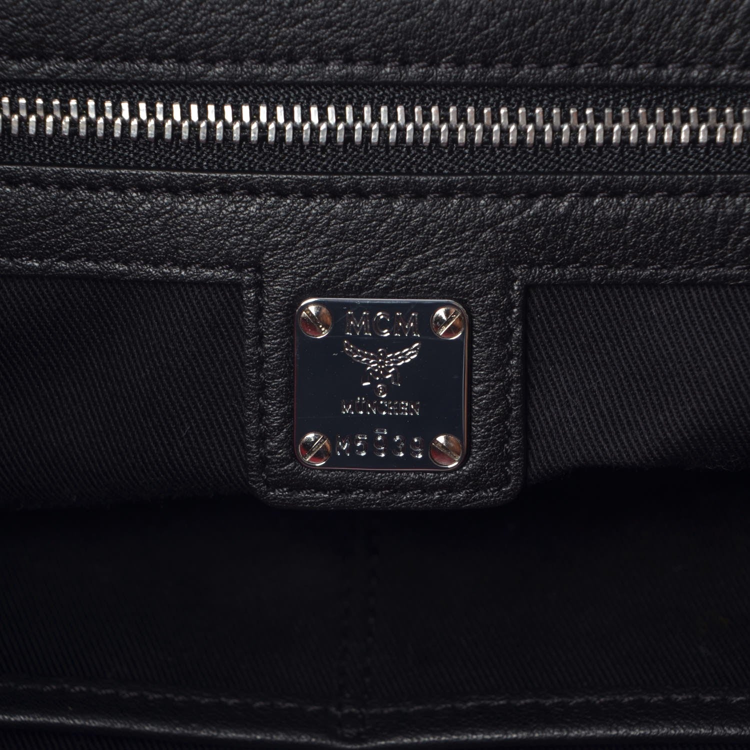 MCM Grained Calfskin Large Klara Hobo Black 7 of 9