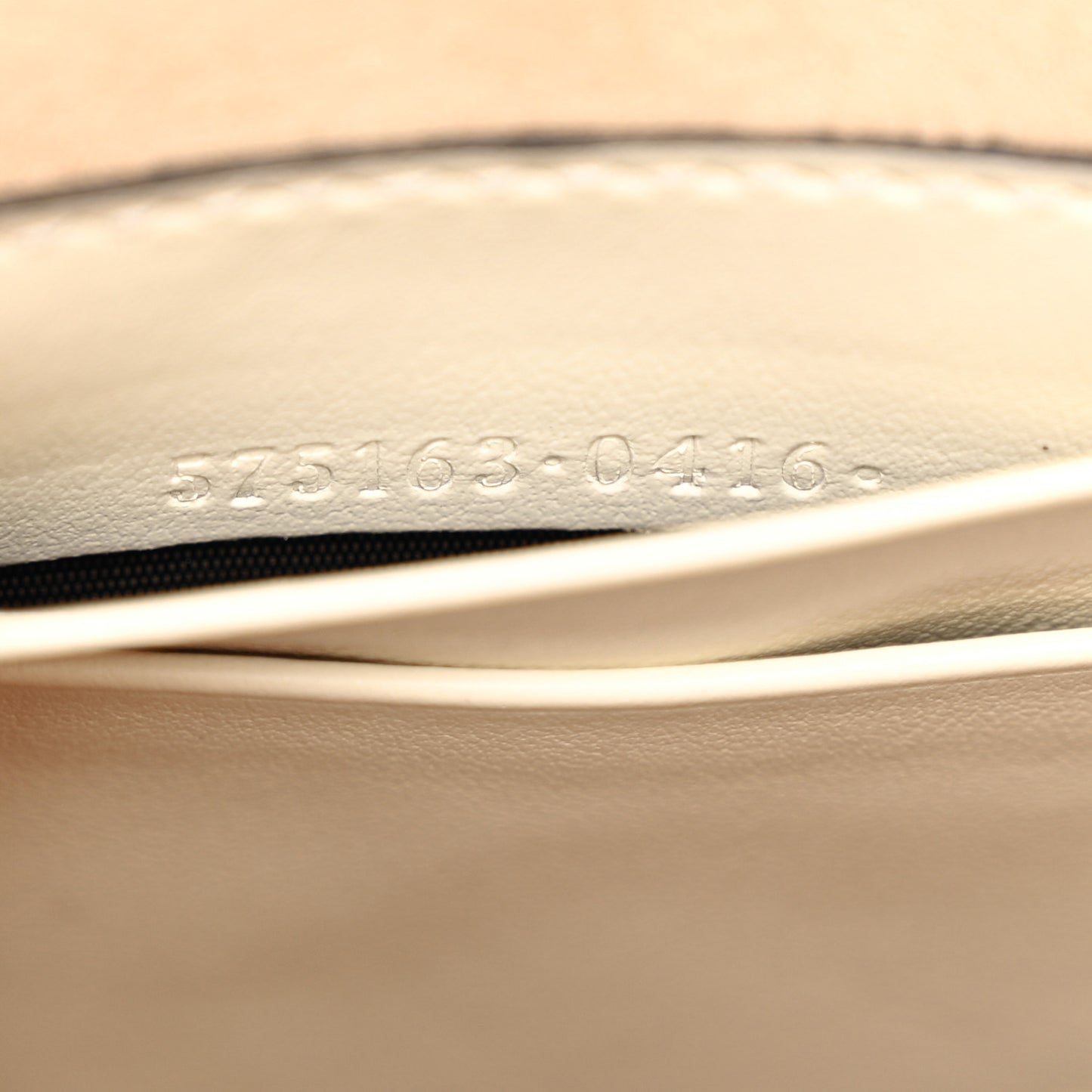 Calfskin Matelasse Mini GG Marmont 2.0 Bucket Bag White