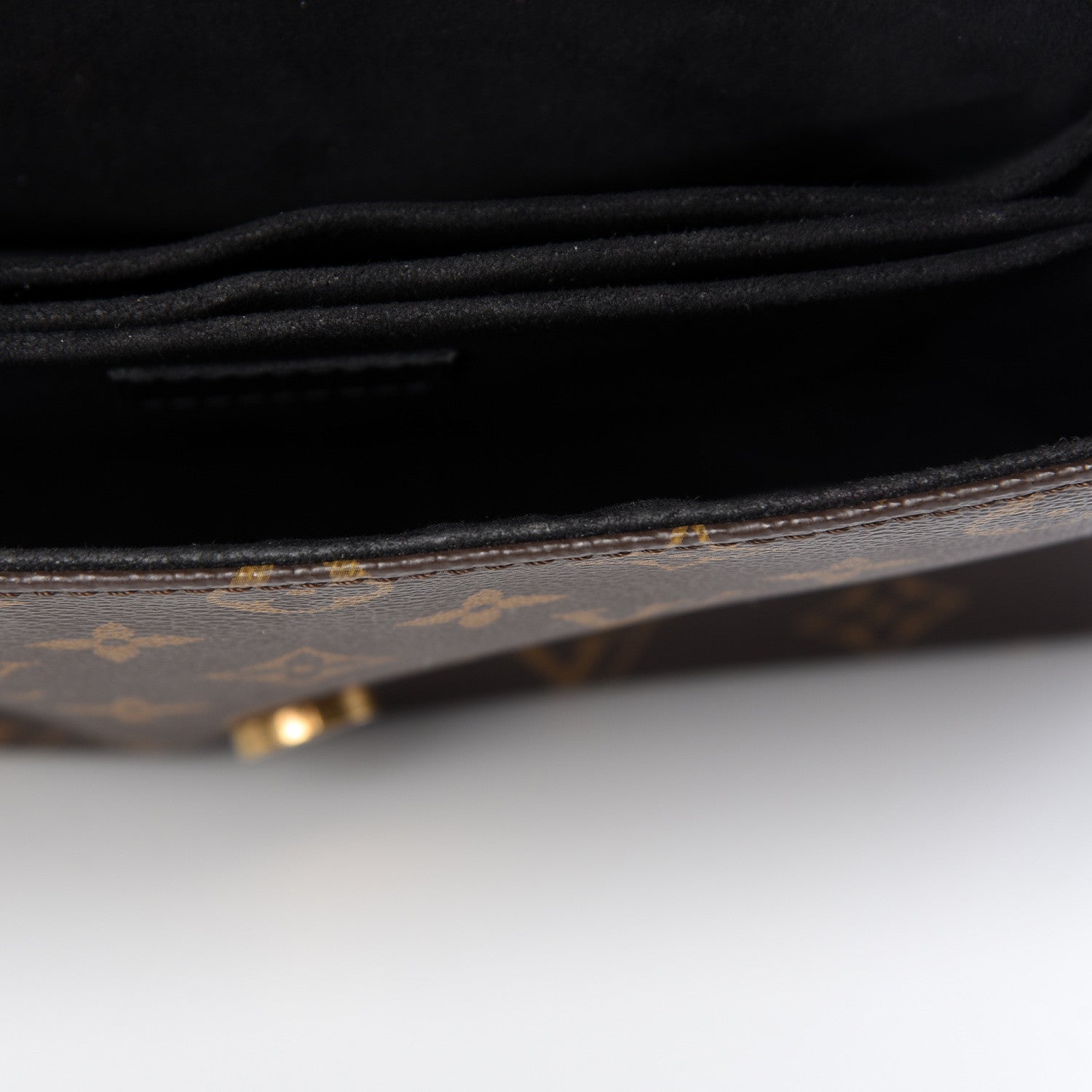 Louis Vuitton Epi Monogram Saint Michel Black 13 of 19