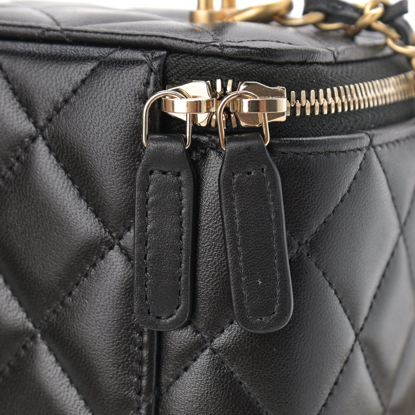 Lambskin Quilted Small Top Handle Vanity Case With Chain Black