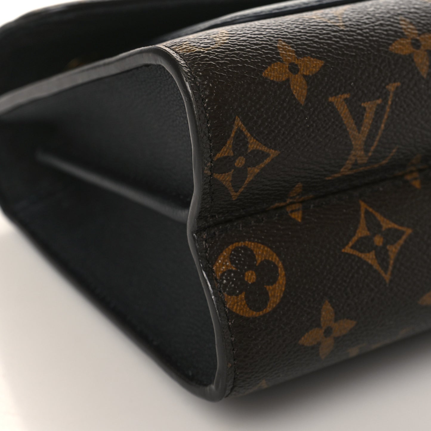 Monogram Victoire Black