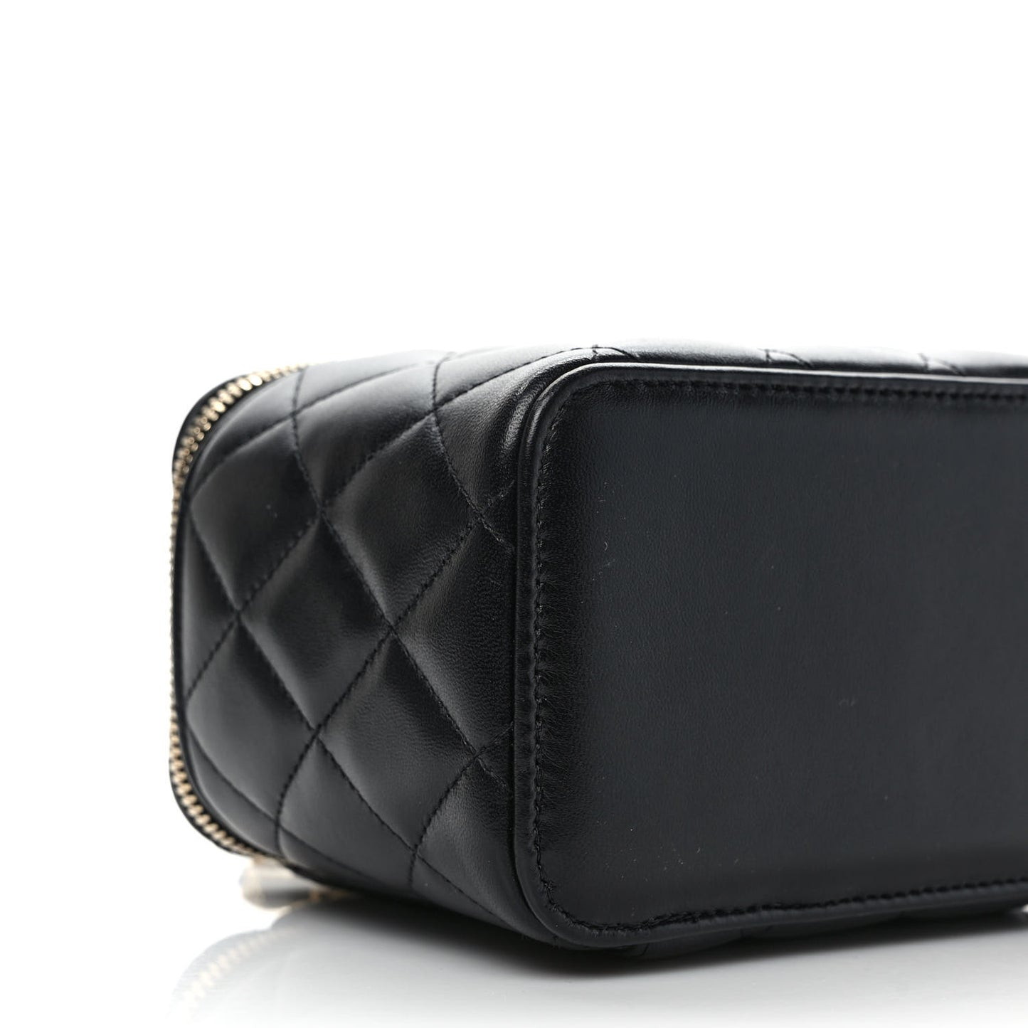 Lambskin Quilted Small Top Handle Vanity Case With Chain Black