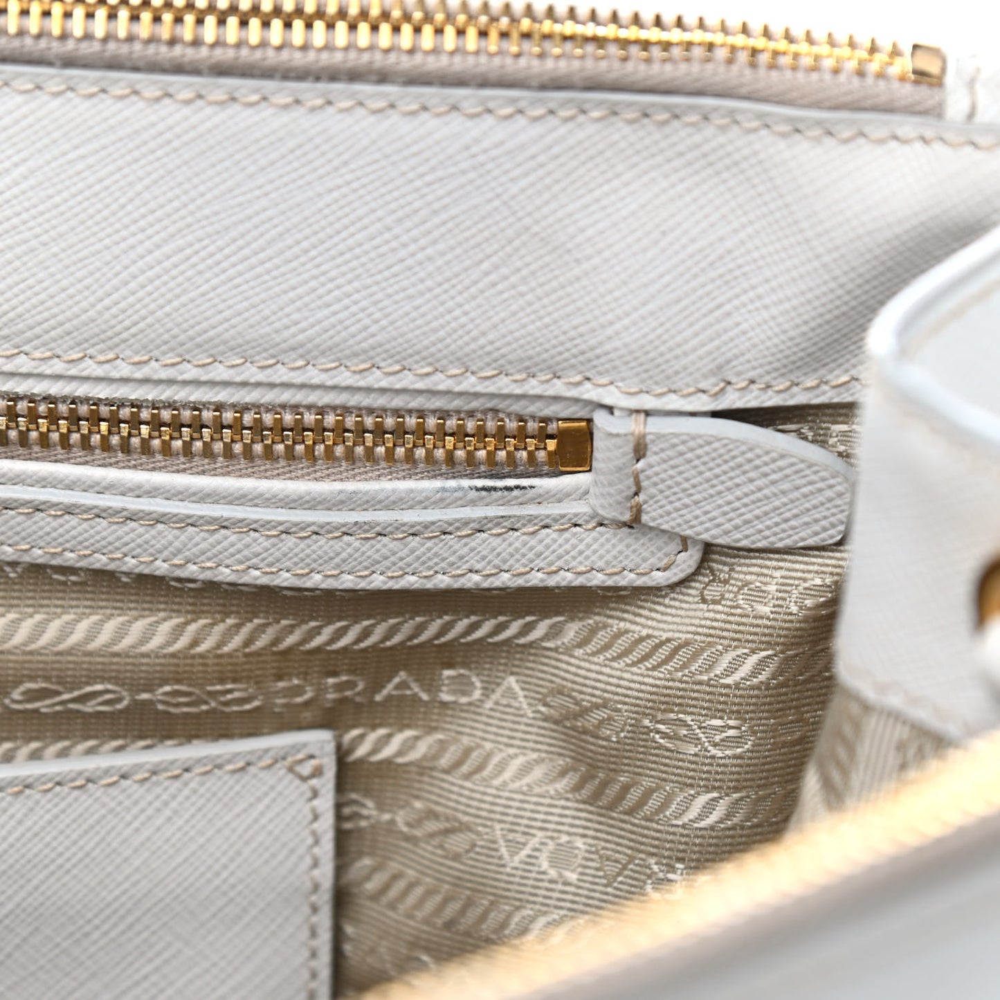 Saffiano Lux Galleria Front Pocket Tote Talco Platino