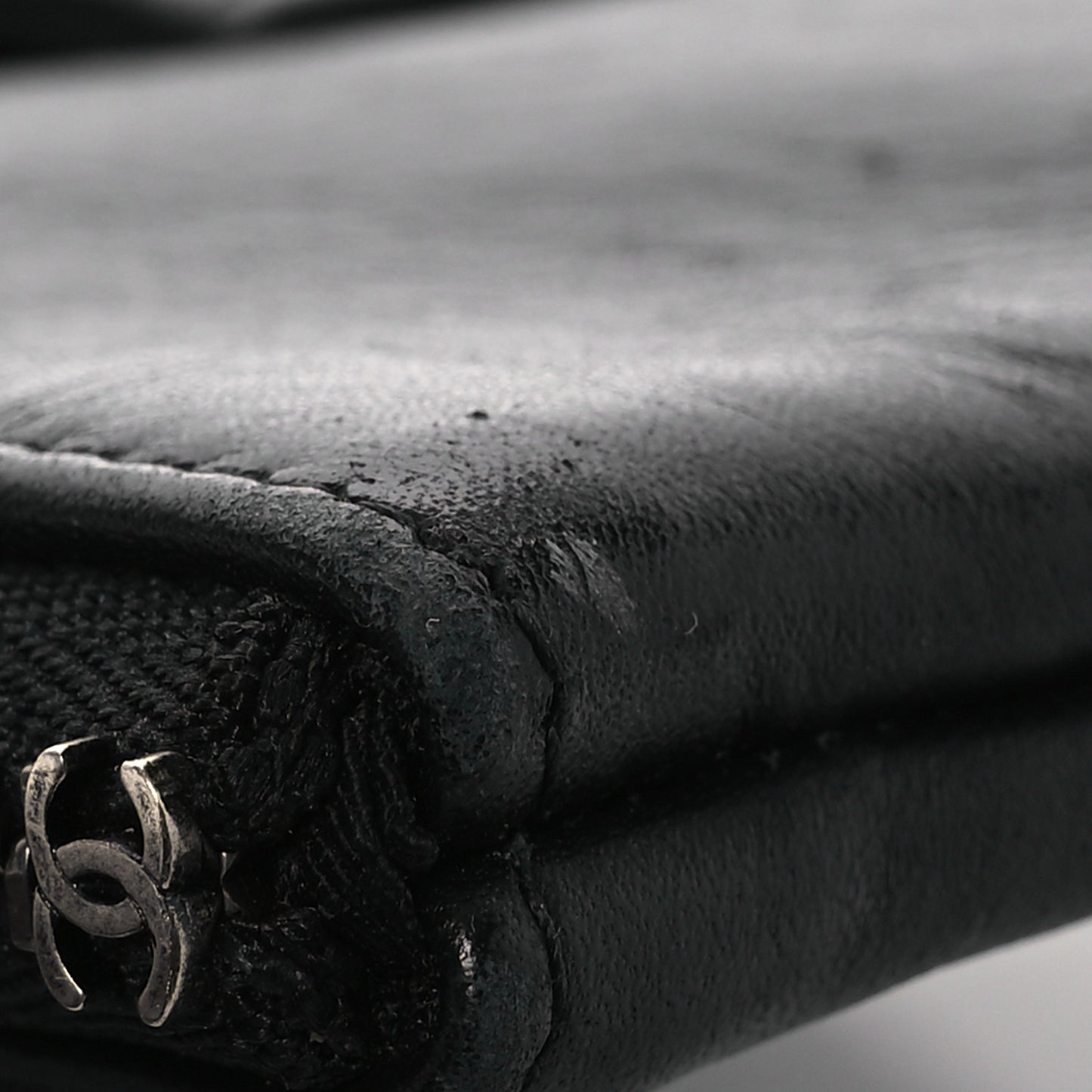 Calfskin Chain 20s Signe Medium Cosmetic Case Black