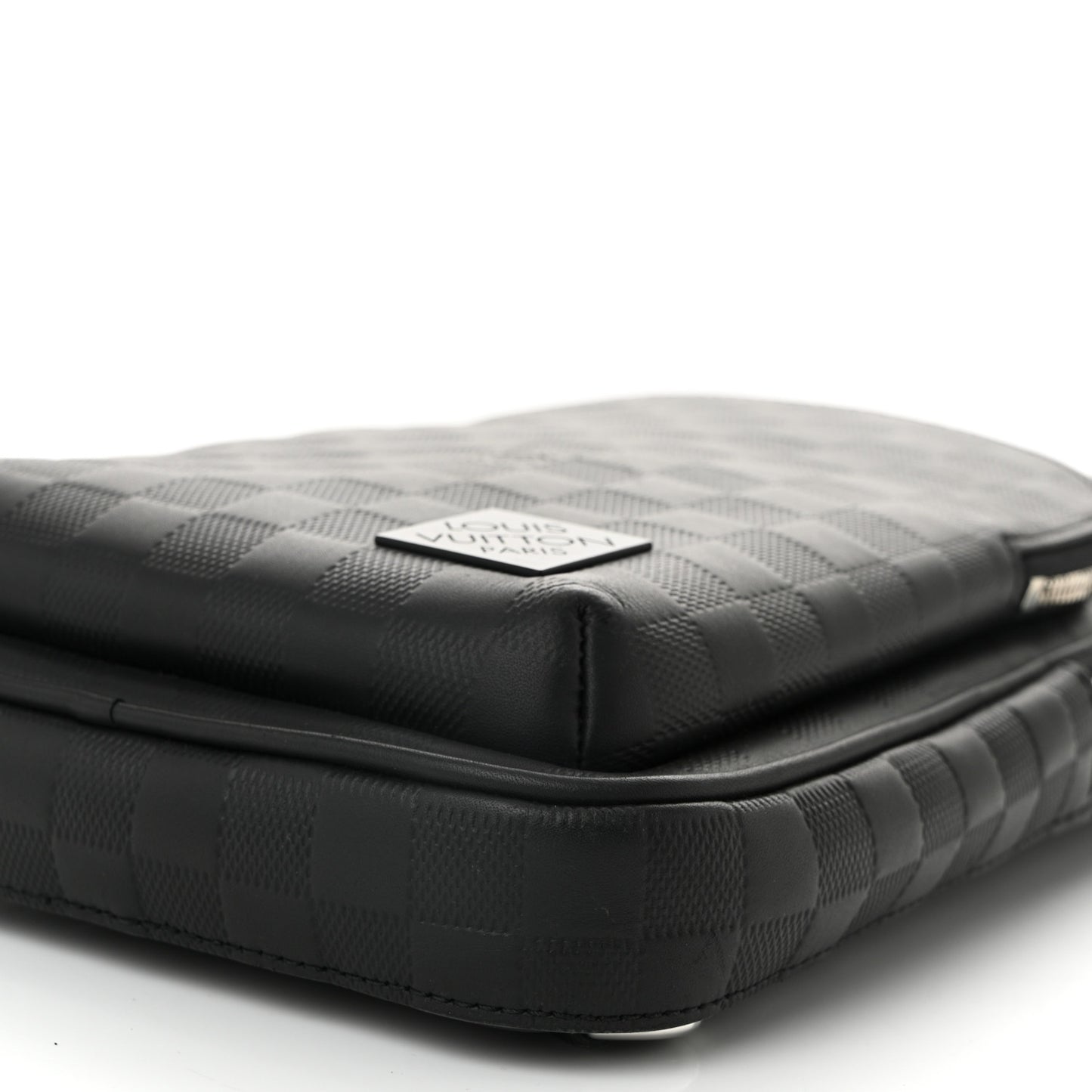 Damier Infini Avenue Sling Bag NM Onyx