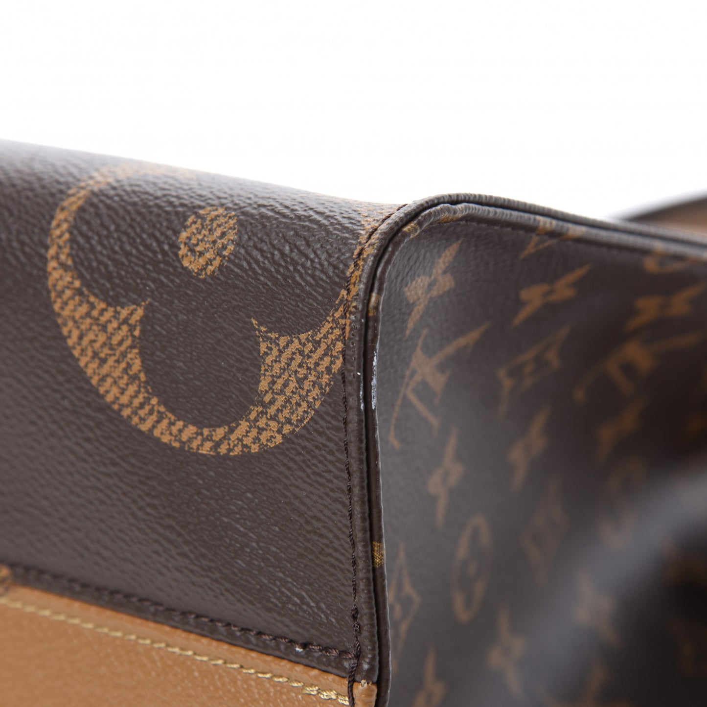 Reverse Monogram Giant Onthego MM