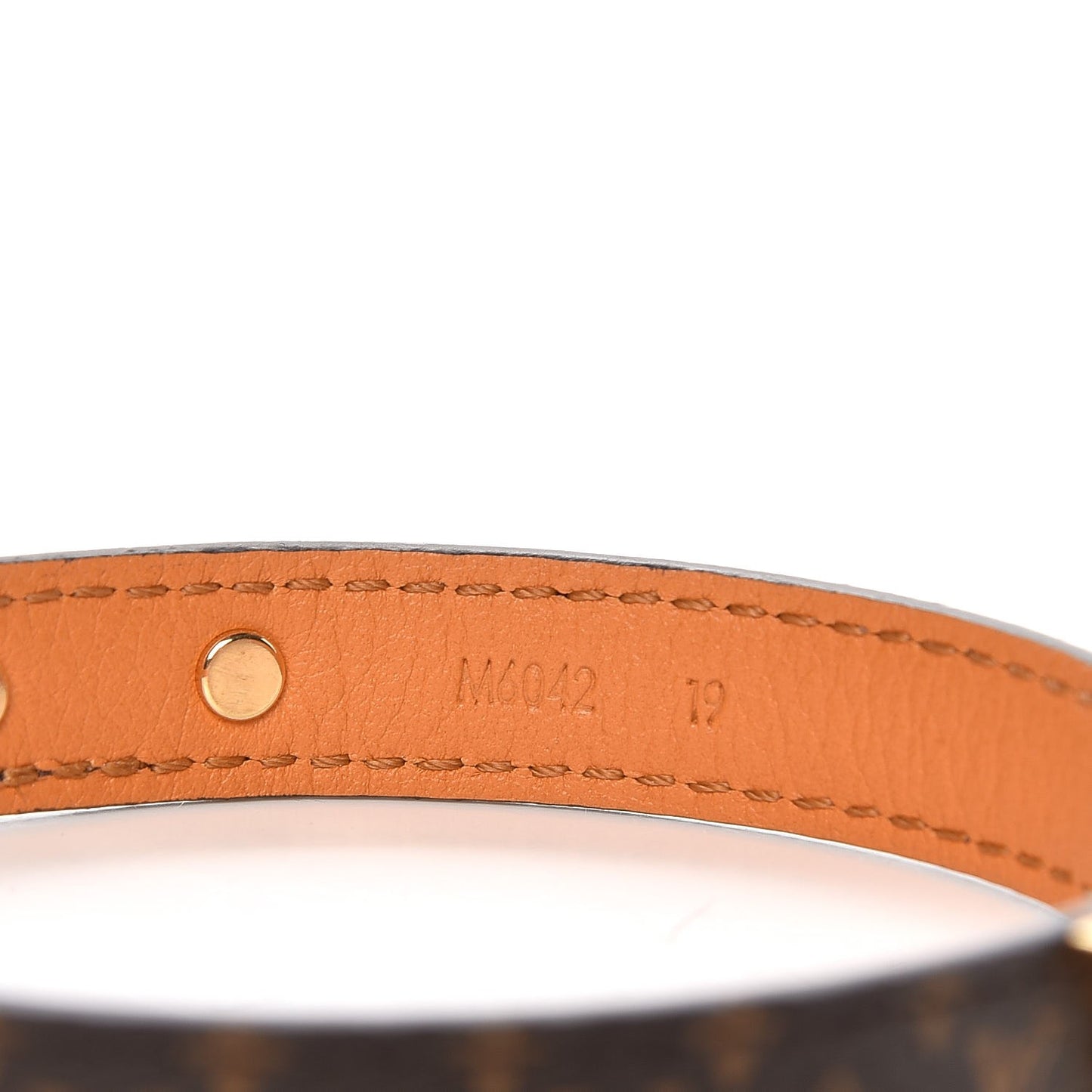 Monogram Essential V Bracelet 19