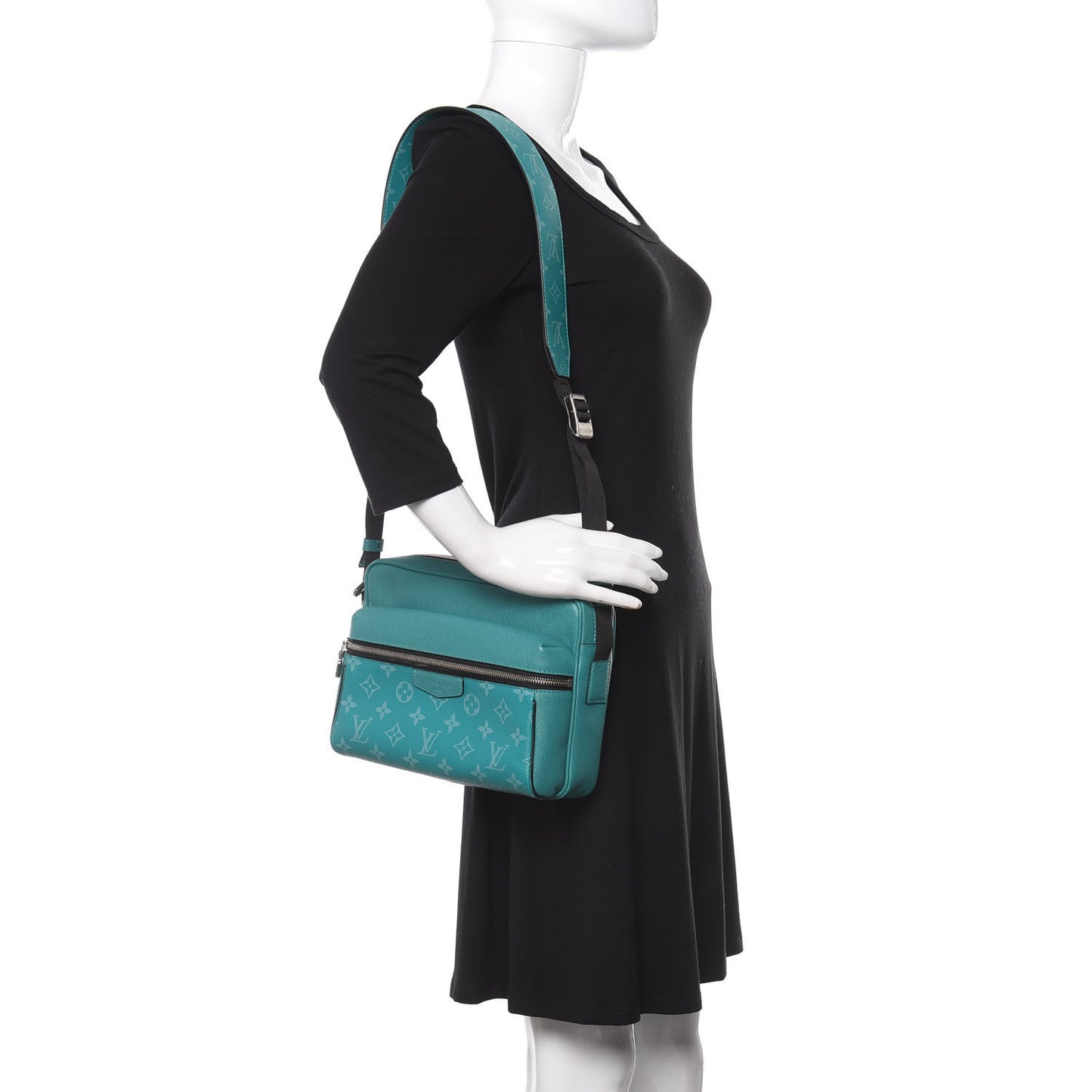 Taiga Monogram Outdoor Messenger Vert