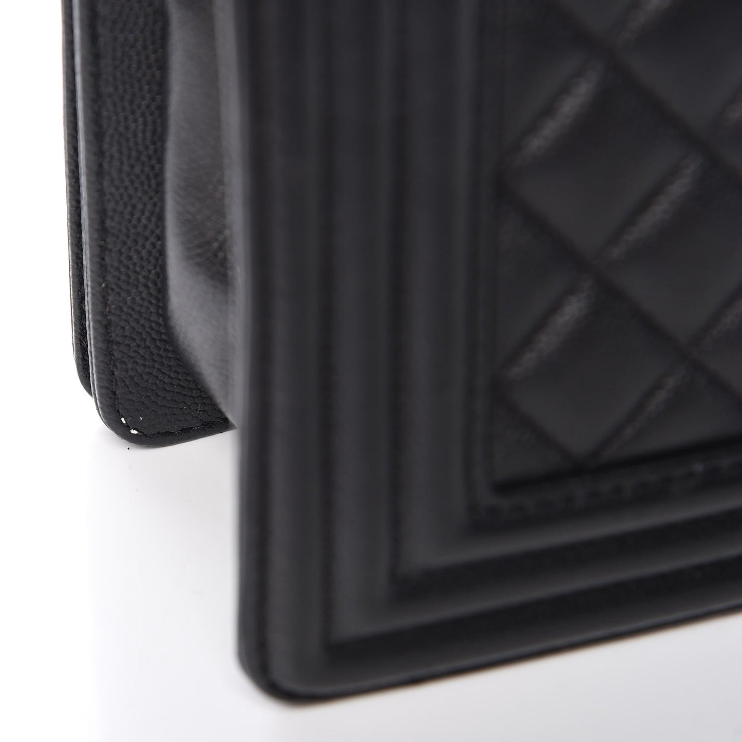 Caviar Quilted Medium Boy Flap So Black