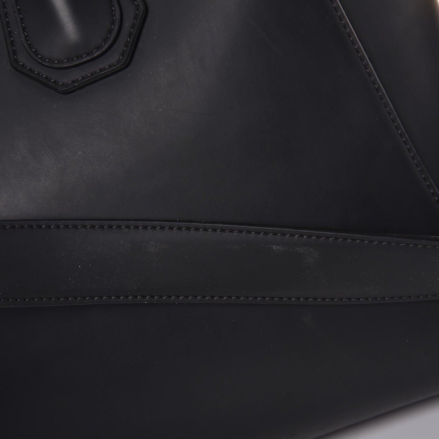 Rubber Effect Calfskin Medium Antigona Black